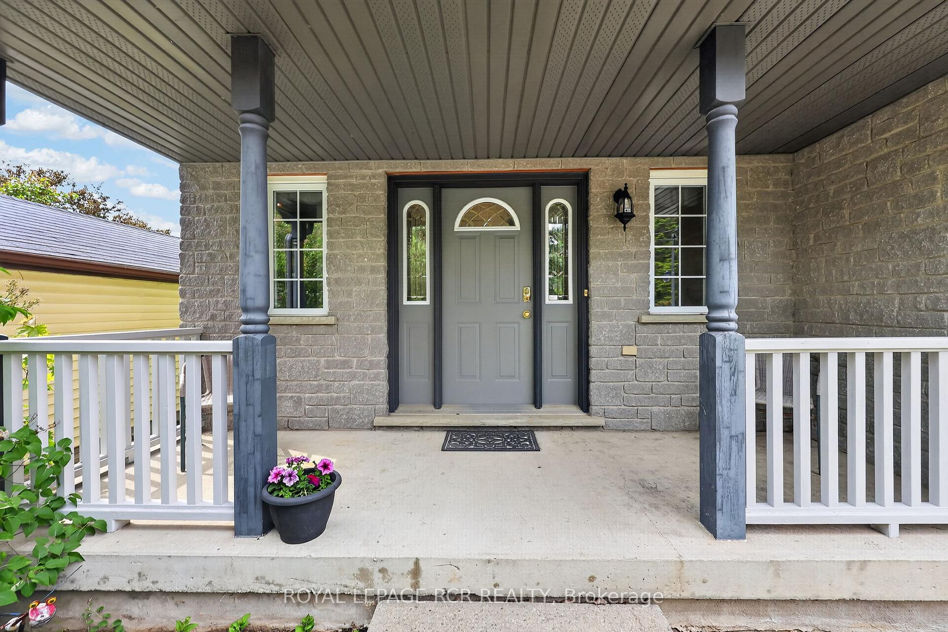 1552 Queen Street, Caledon — photo 4 of 5