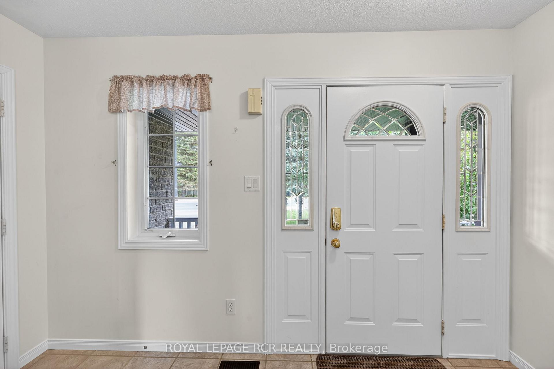 1552 Queen Street, Caledon — photo 5 of 5