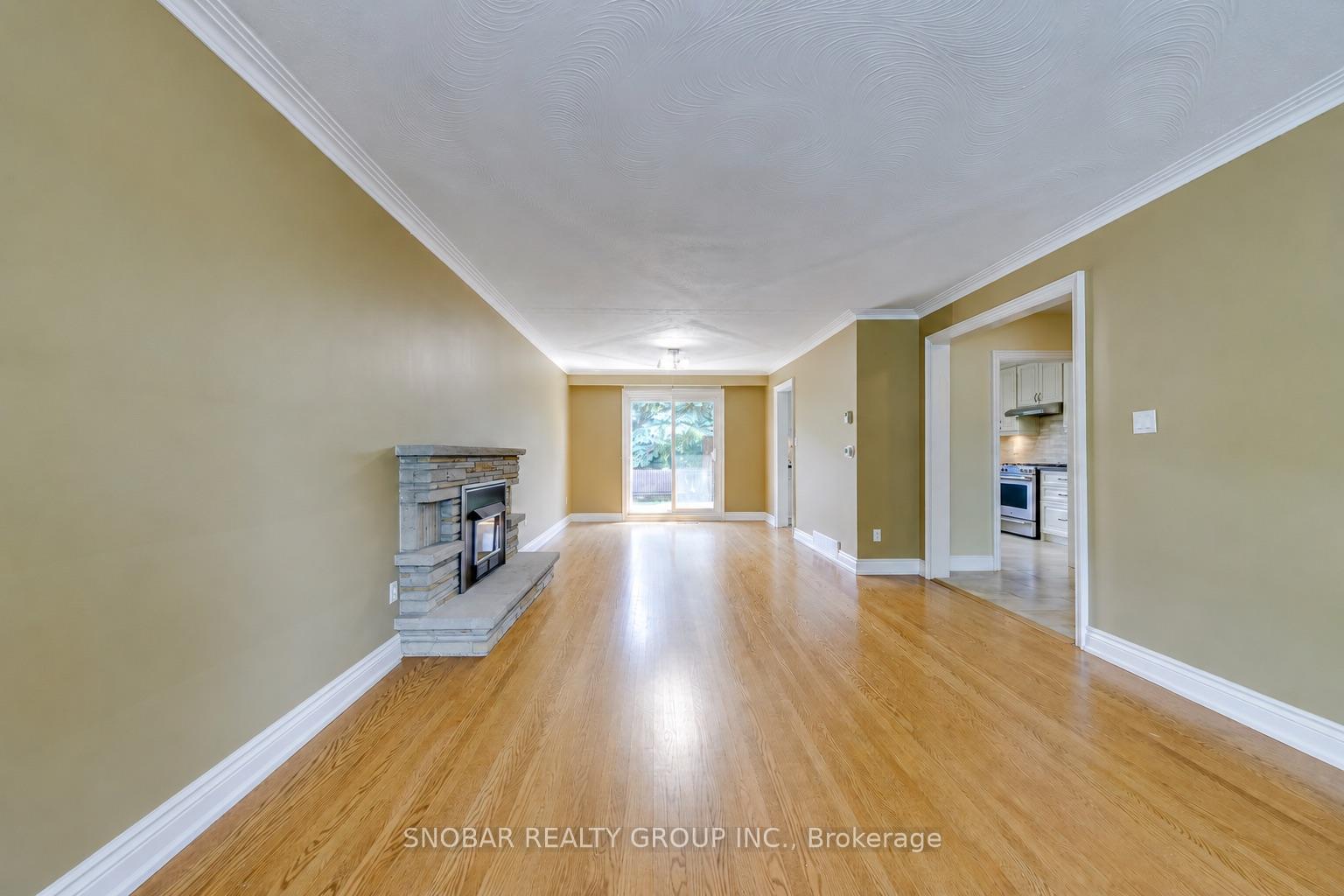 42 Norgrove Crescent, Toronto W09 — photo 3 of 5