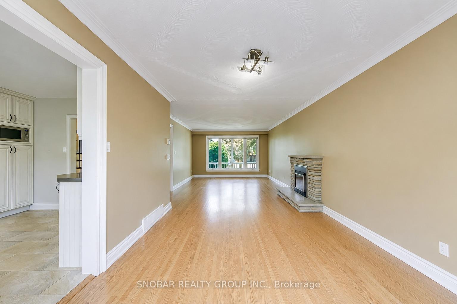 42 Norgrove Crescent, Toronto W09 — photo 4 of 5
