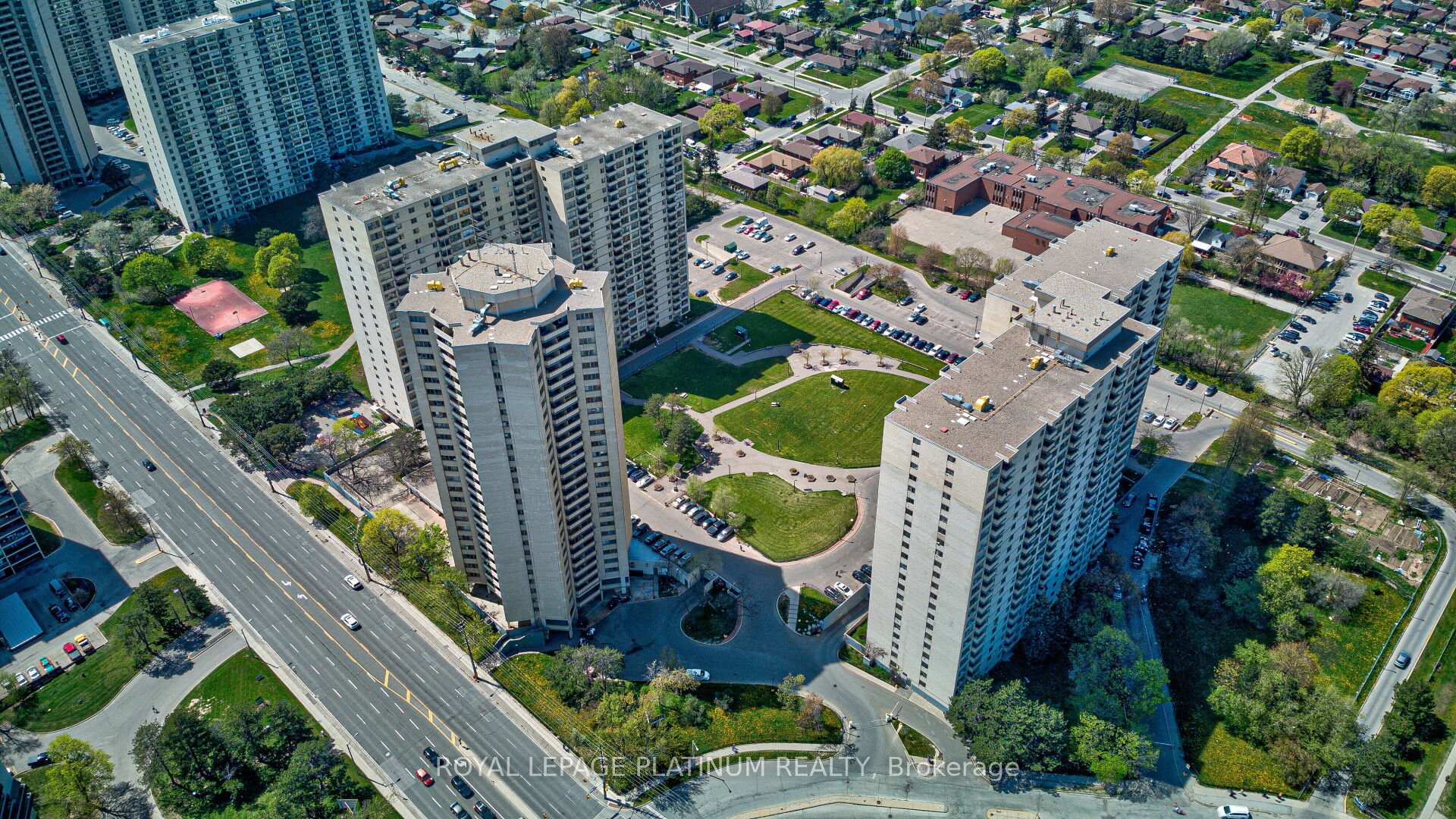 330 Dixon Road 408, Toronto W09, ON M9R 1S9 — Toronto W09, Ontario