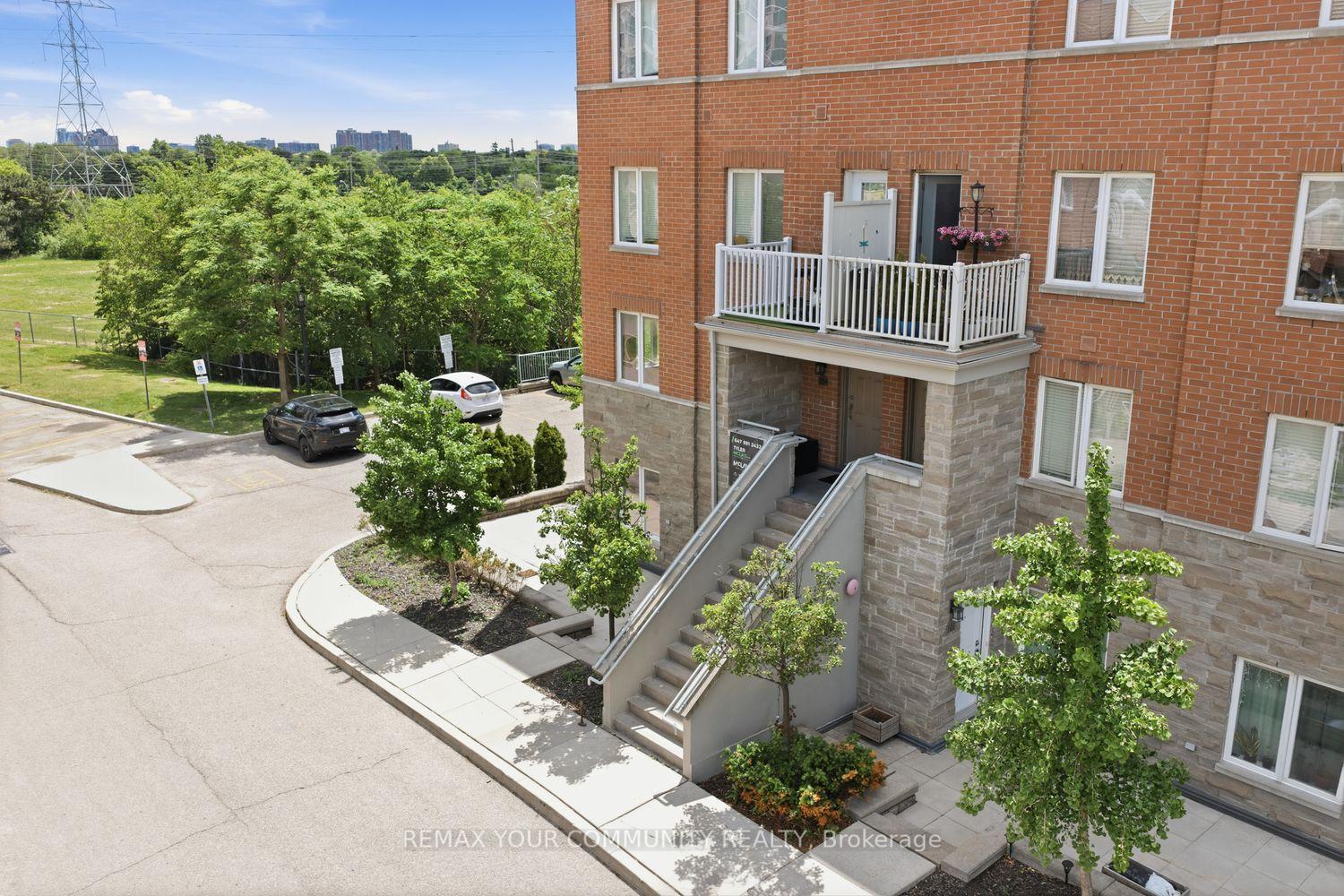 35 Richgrove Drive 204, Toronto W09 — photo 2 of 5
