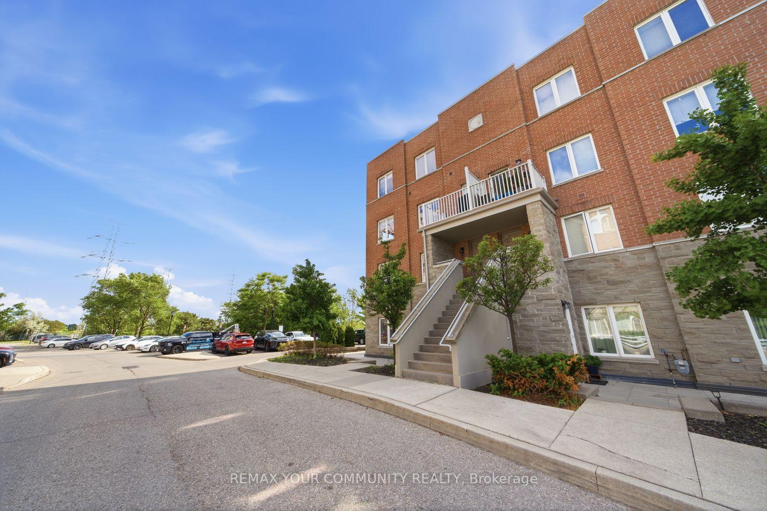 35 Richgrove Drive 204, Toronto W09 — photo 3 of 5