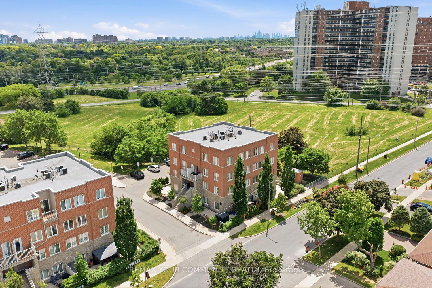 35 Richgrove Drive 204, Toronto W09 — photo 4 of 5