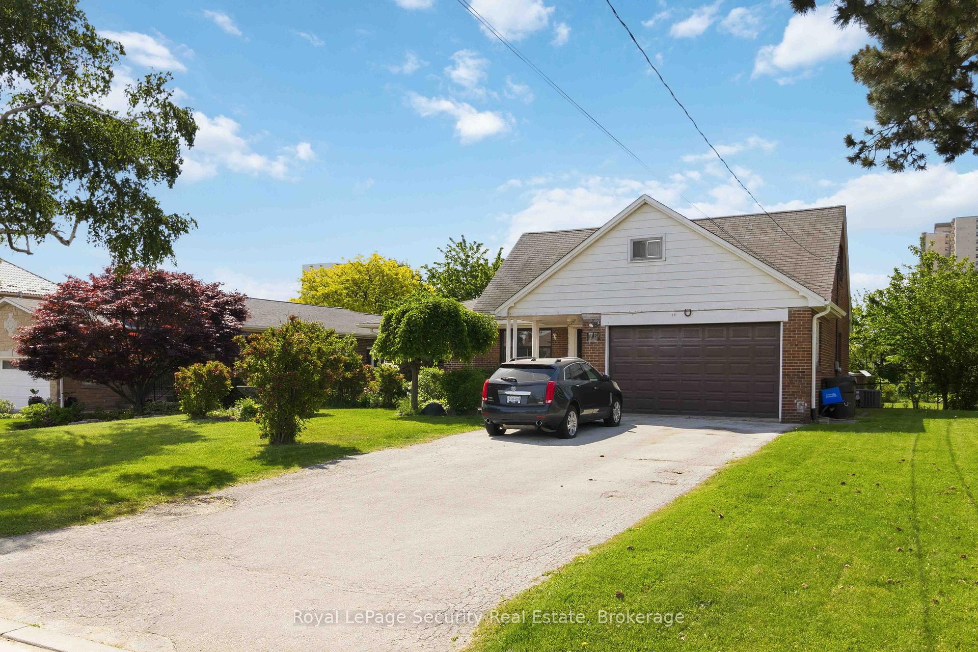 73 Saint Andrews Boulevard, Toronto W09 — photo 2 of 5