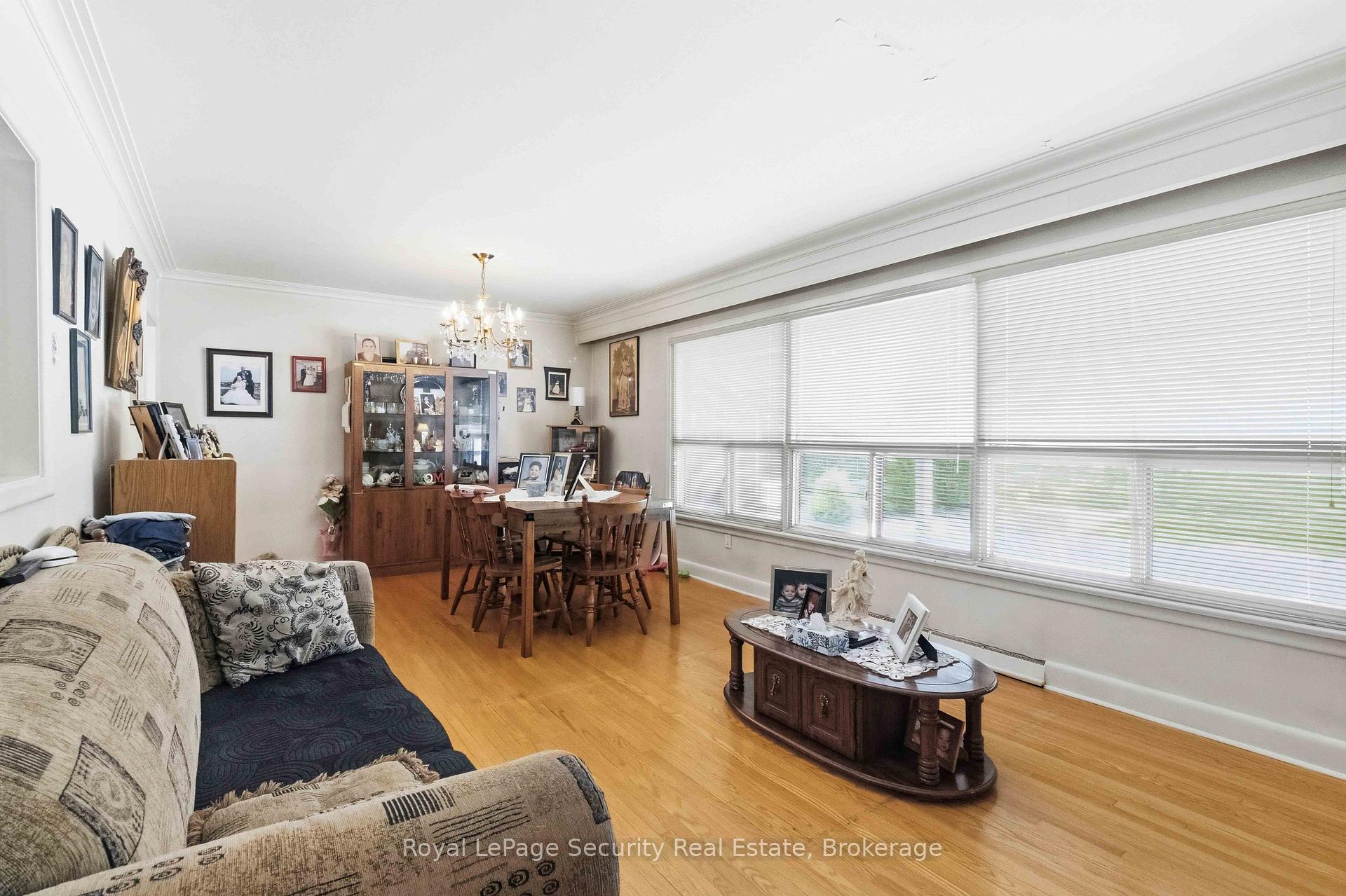 73 Saint Andrews Boulevard, Toronto W09 — photo 5 of 5