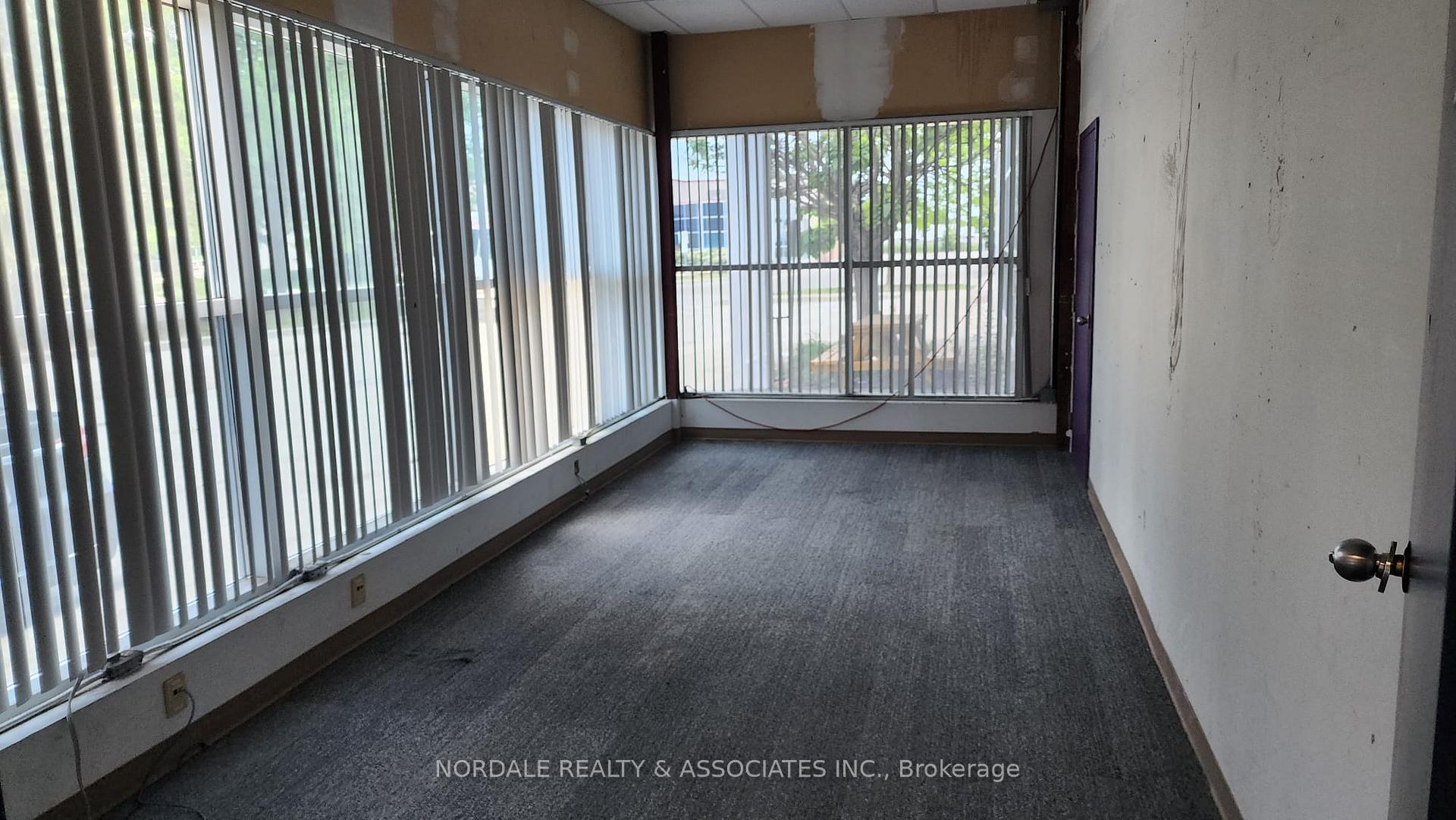 107 Woodbine Downs Boulevard 2-4, Toronto W10 — photo 4 of 5