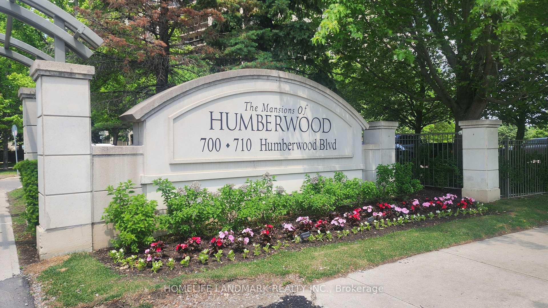 700 Humberwood Boulevard 2221, Toronto W10 — photo 2 of 5