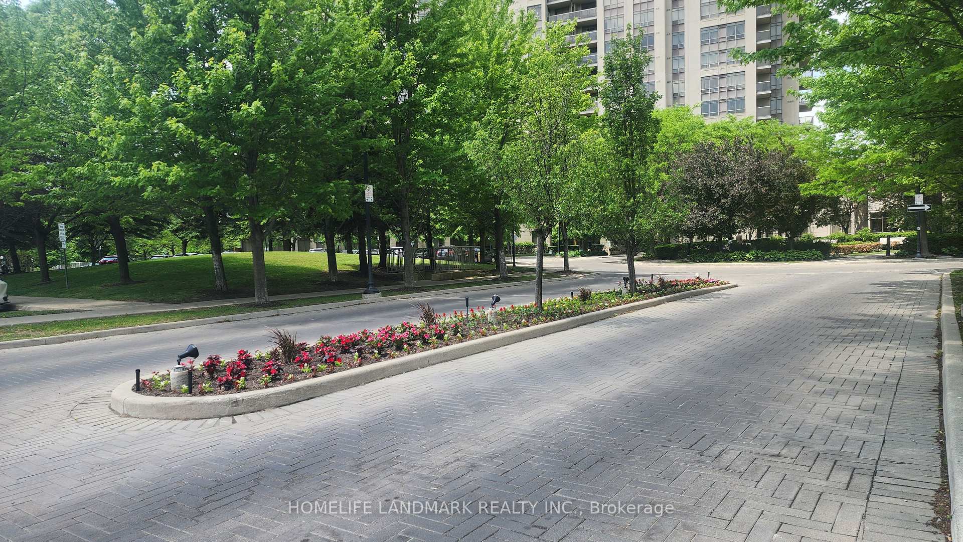 700 Humberwood Boulevard 2221, Toronto W10 — photo 4 of 5