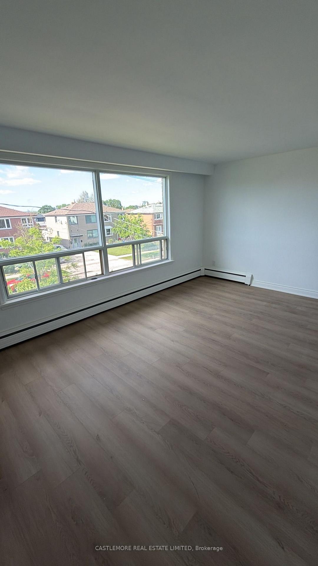 9 Allenby Avenue 4, Toronto W10 — photo 2 of 5