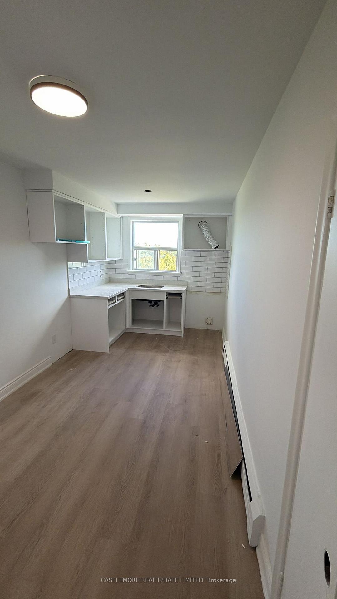 9 Allenby Avenue 4, Toronto W10 — photo 3 of 5