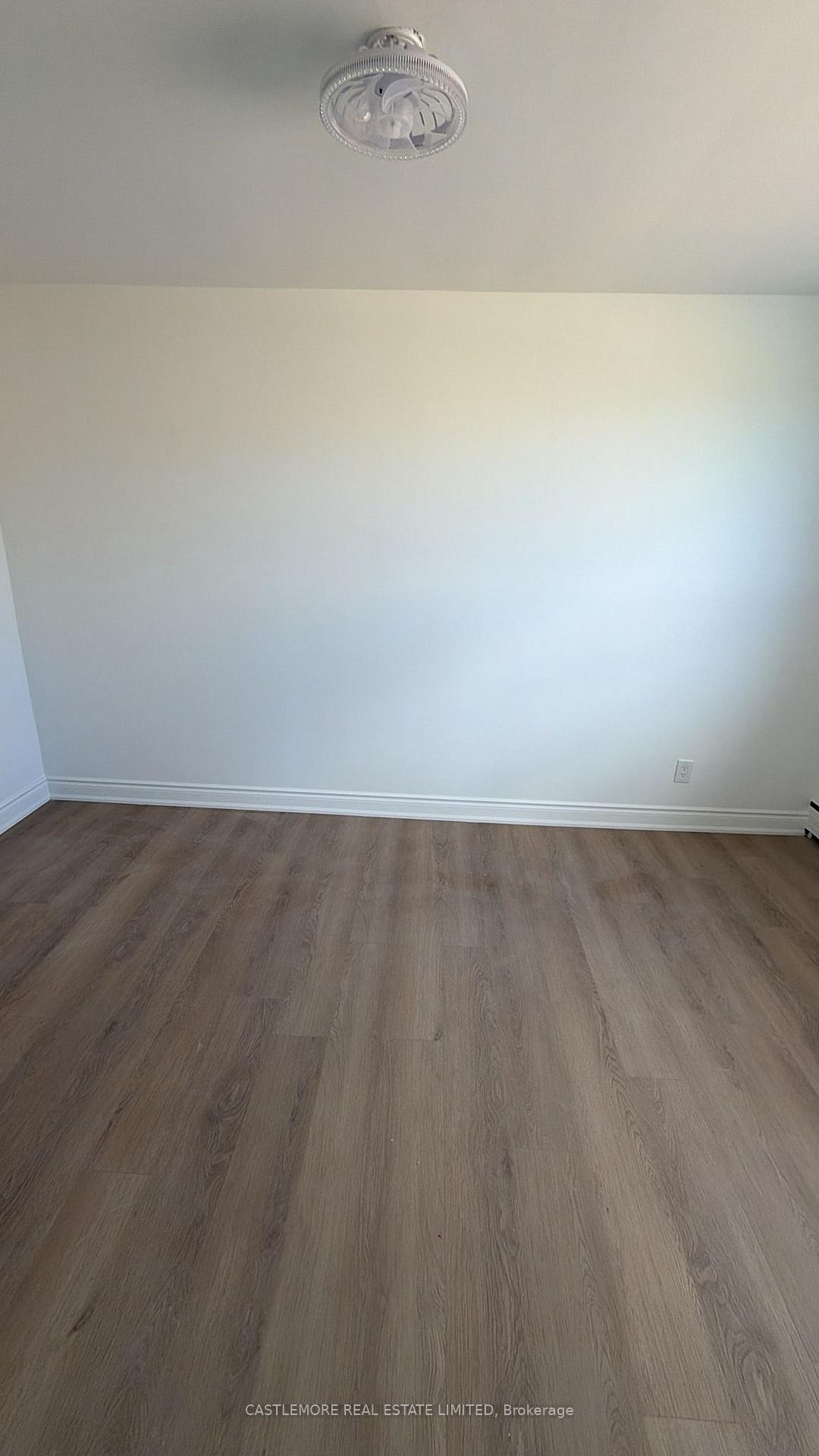 9 Allenby Avenue 4, Toronto W10 — photo 4 of 5