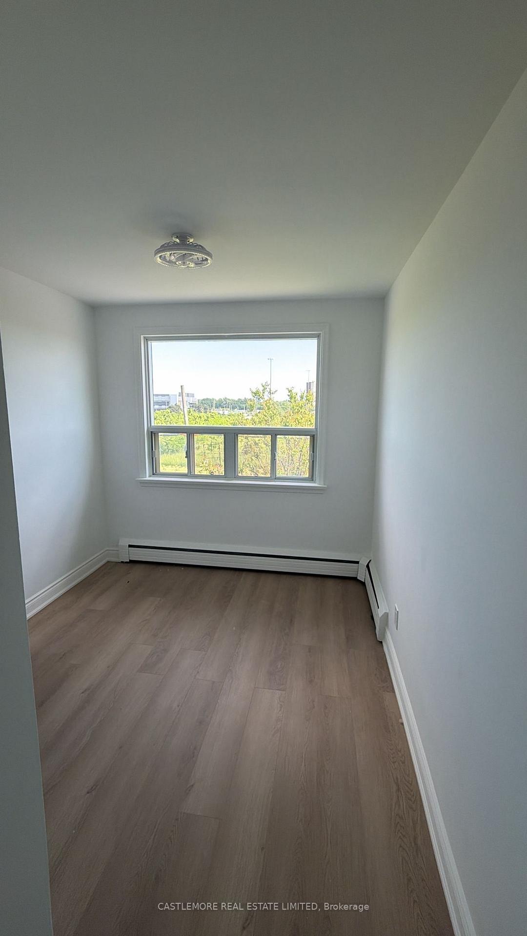 9 Allenby Avenue 4, Toronto W10 — photo 5 of 5
