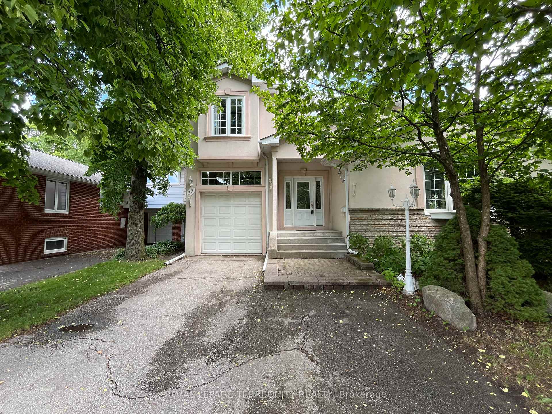 27 Shadwick Drive, Toronto W09, ON M9R 2V6 — Toronto W09, Ontario