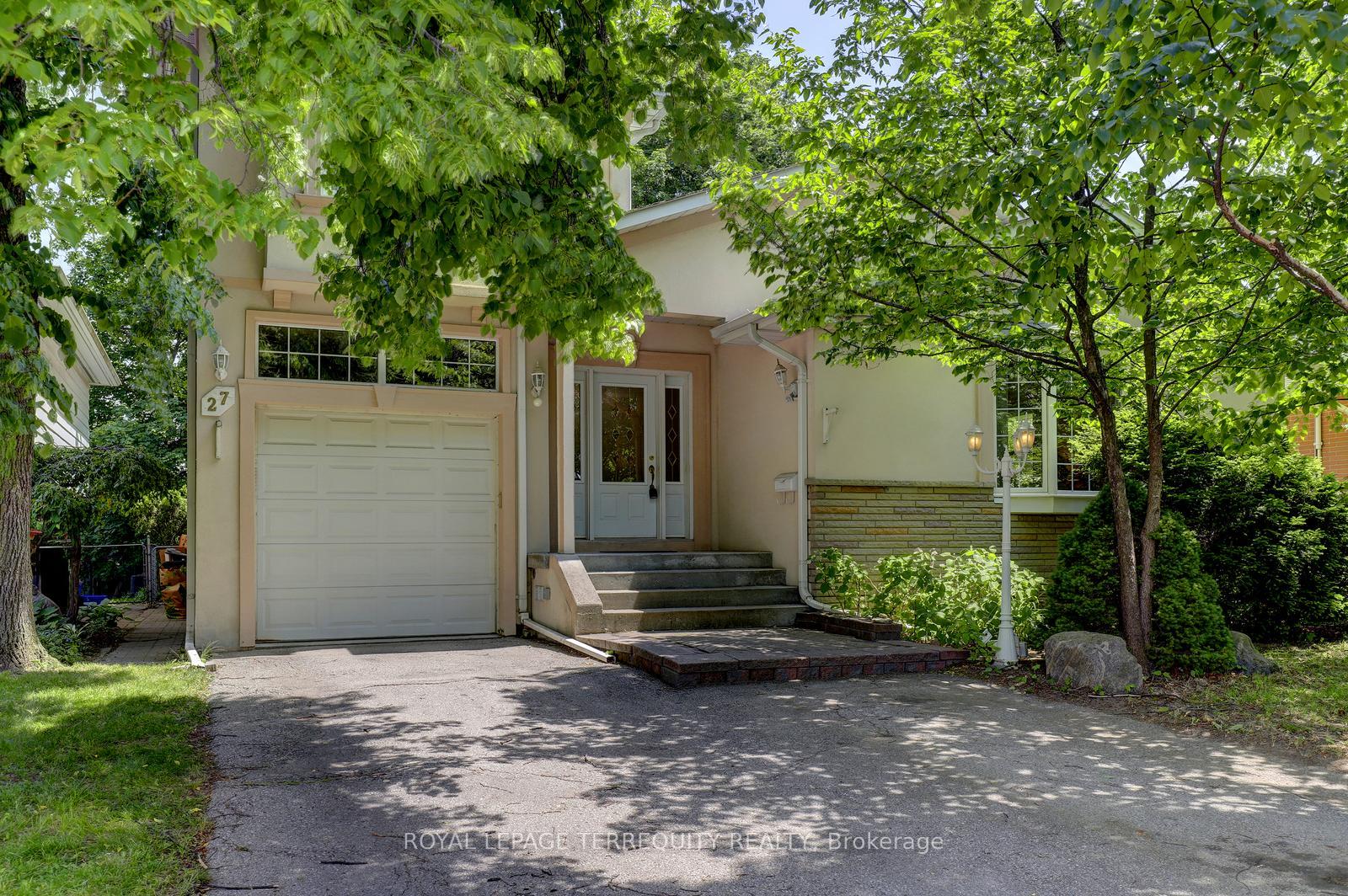 27 Shadwick Drive, Toronto W09 — photo 2 of 3