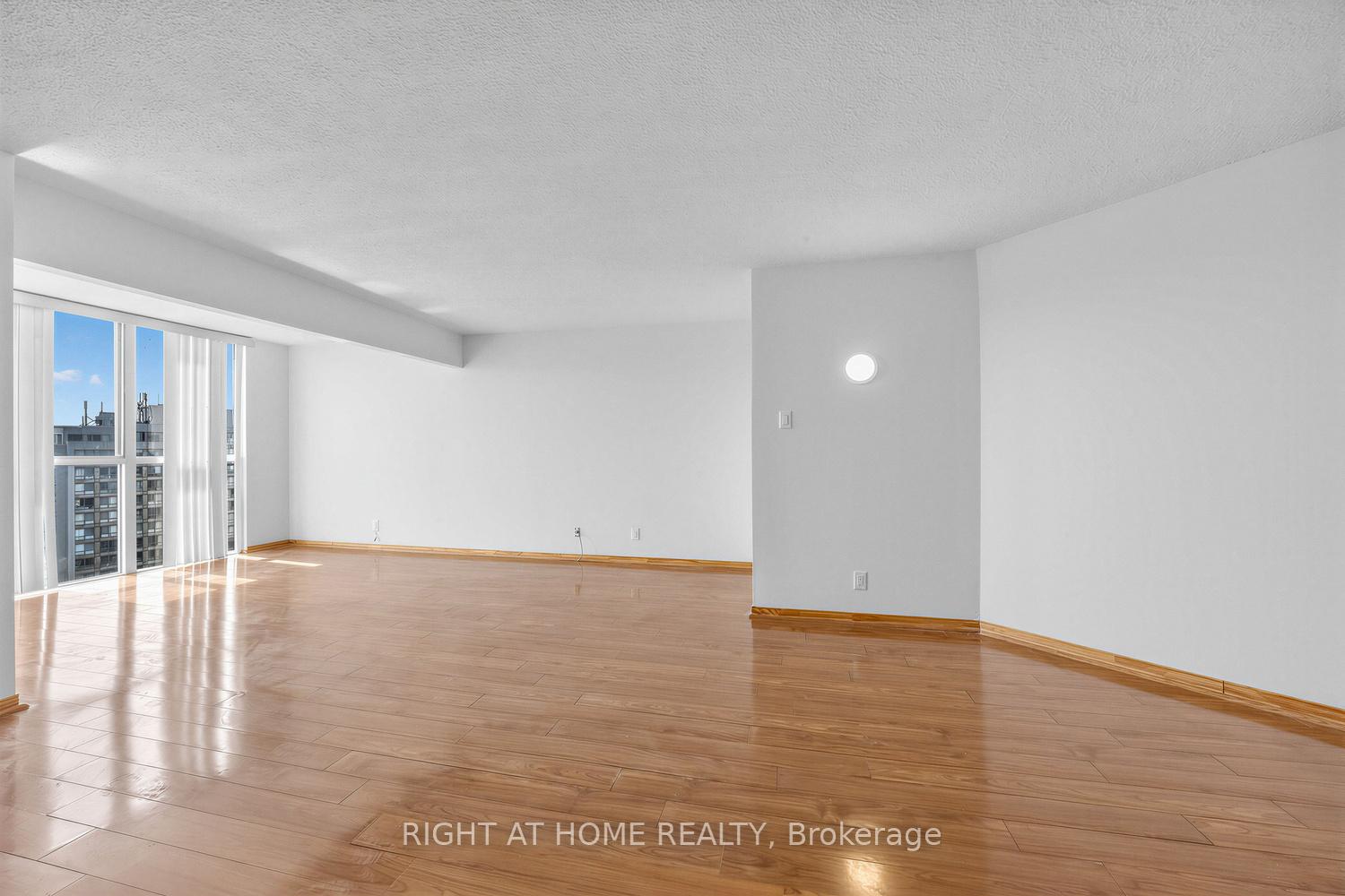 41 Markbrook Lane 1711, Toronto W10 — photo 2 of 5