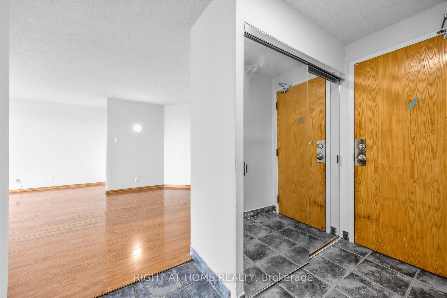 41 Markbrook Lane 1711, Toronto W10 — photo 4 of 5