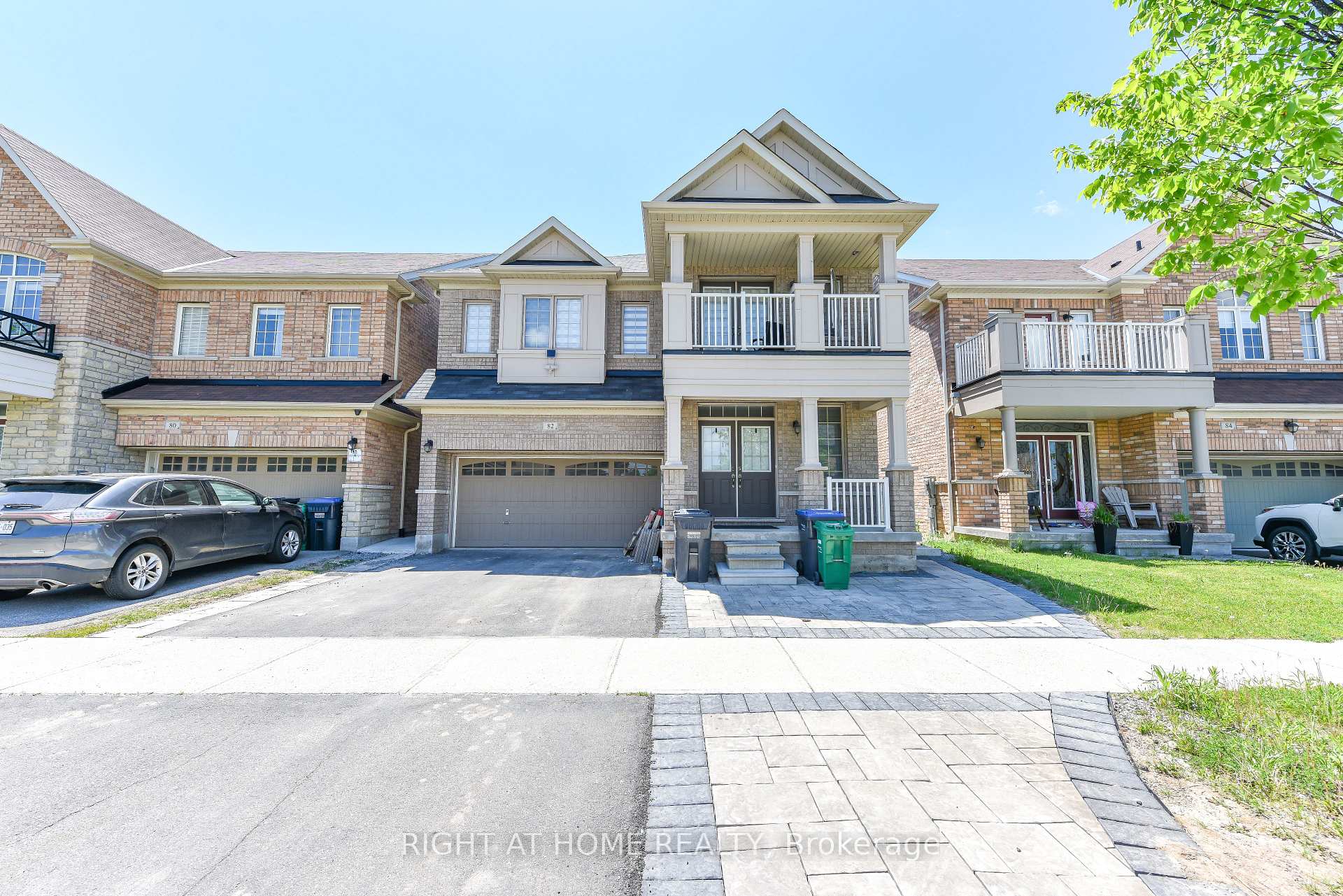 82 Elmcrest Drive, Brampton, ON L6Y 5Z1