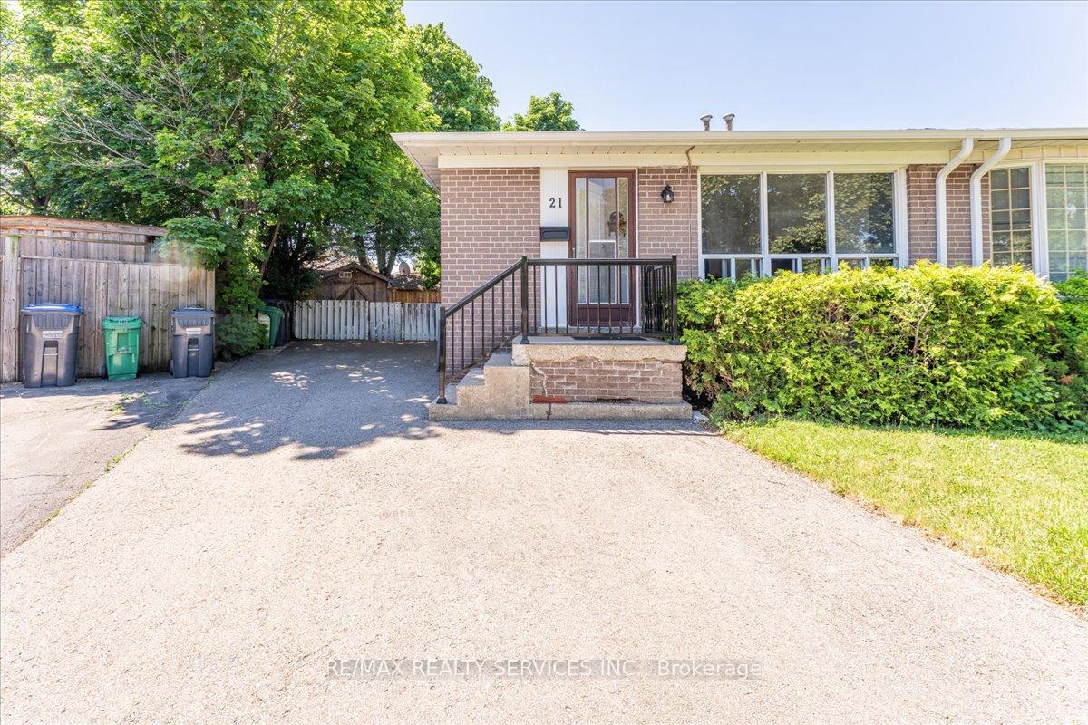 21 Welbeck Drive, Brampton, ON L6X 2K9