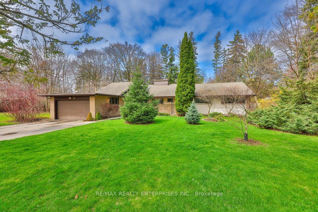 35 Hollyrood Heights Drive, Mississauga, ON L5G 2H2