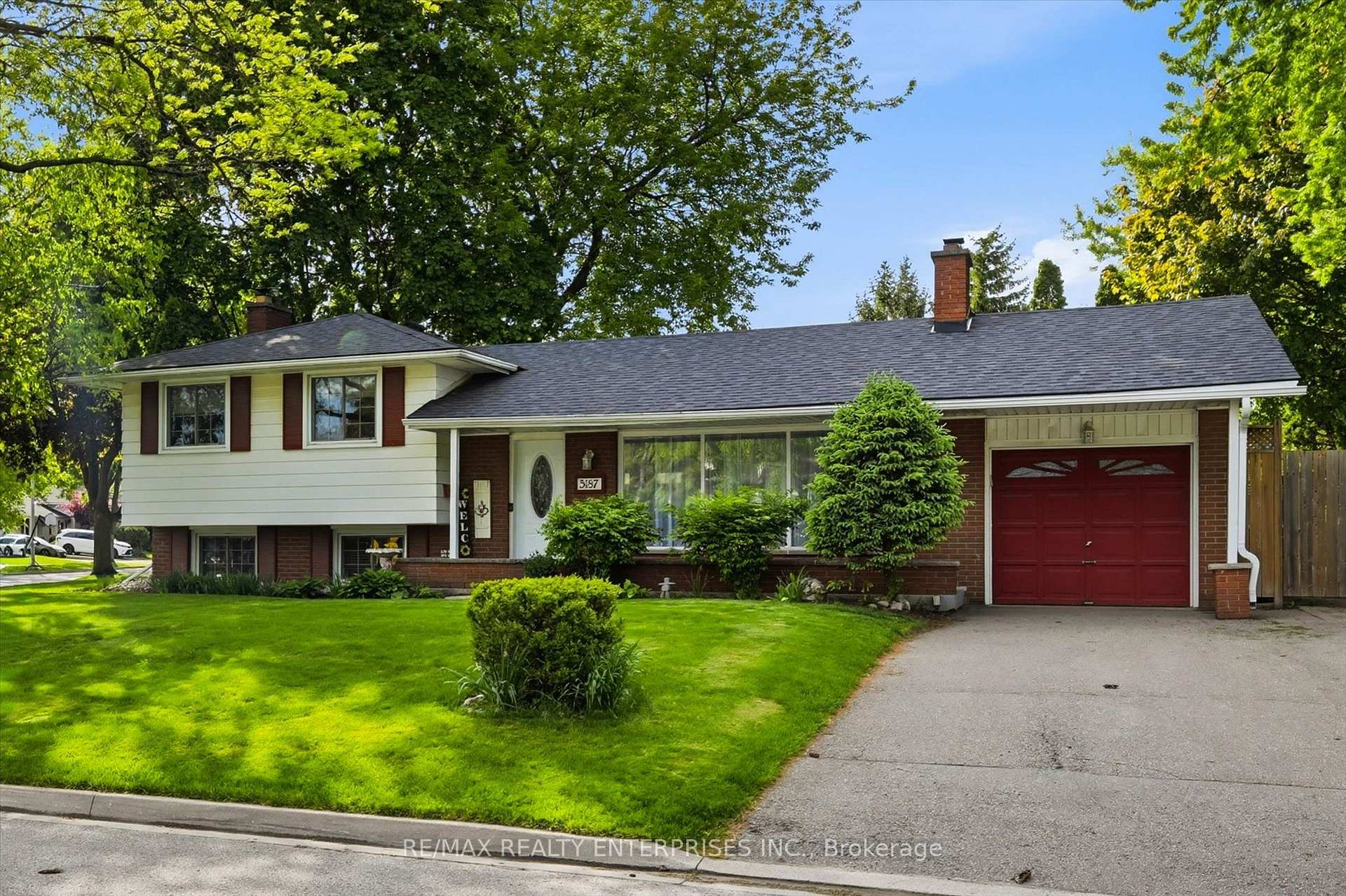 5187 Carousel Court, Burlington, ON L7L 3W7