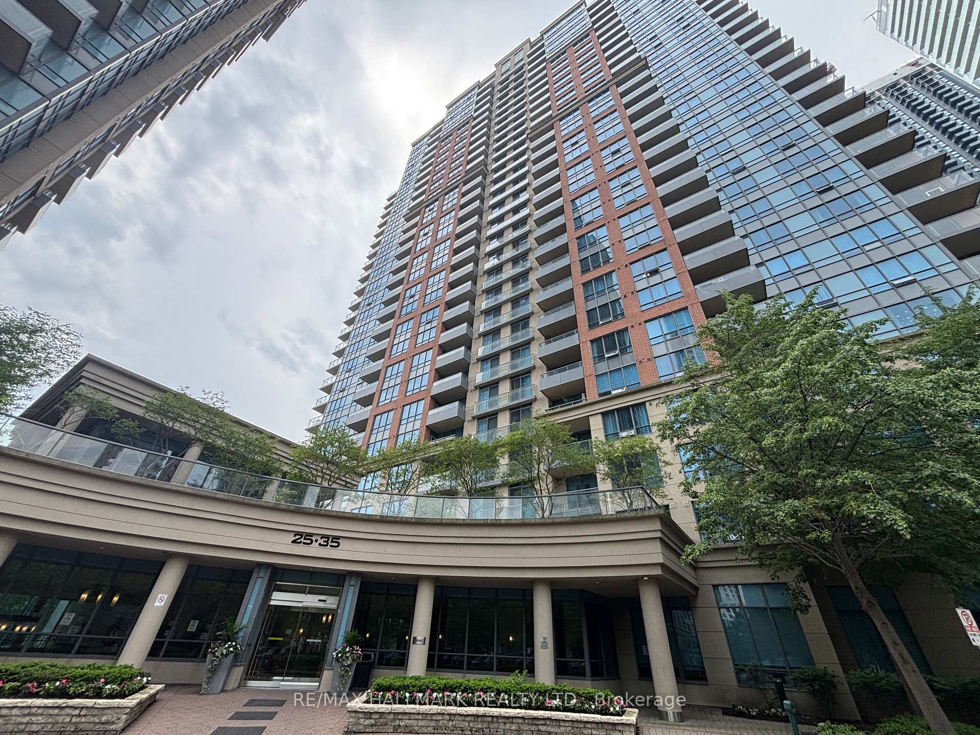 35 Viking Lane 839, Toronto W08, ON M9B 0A2