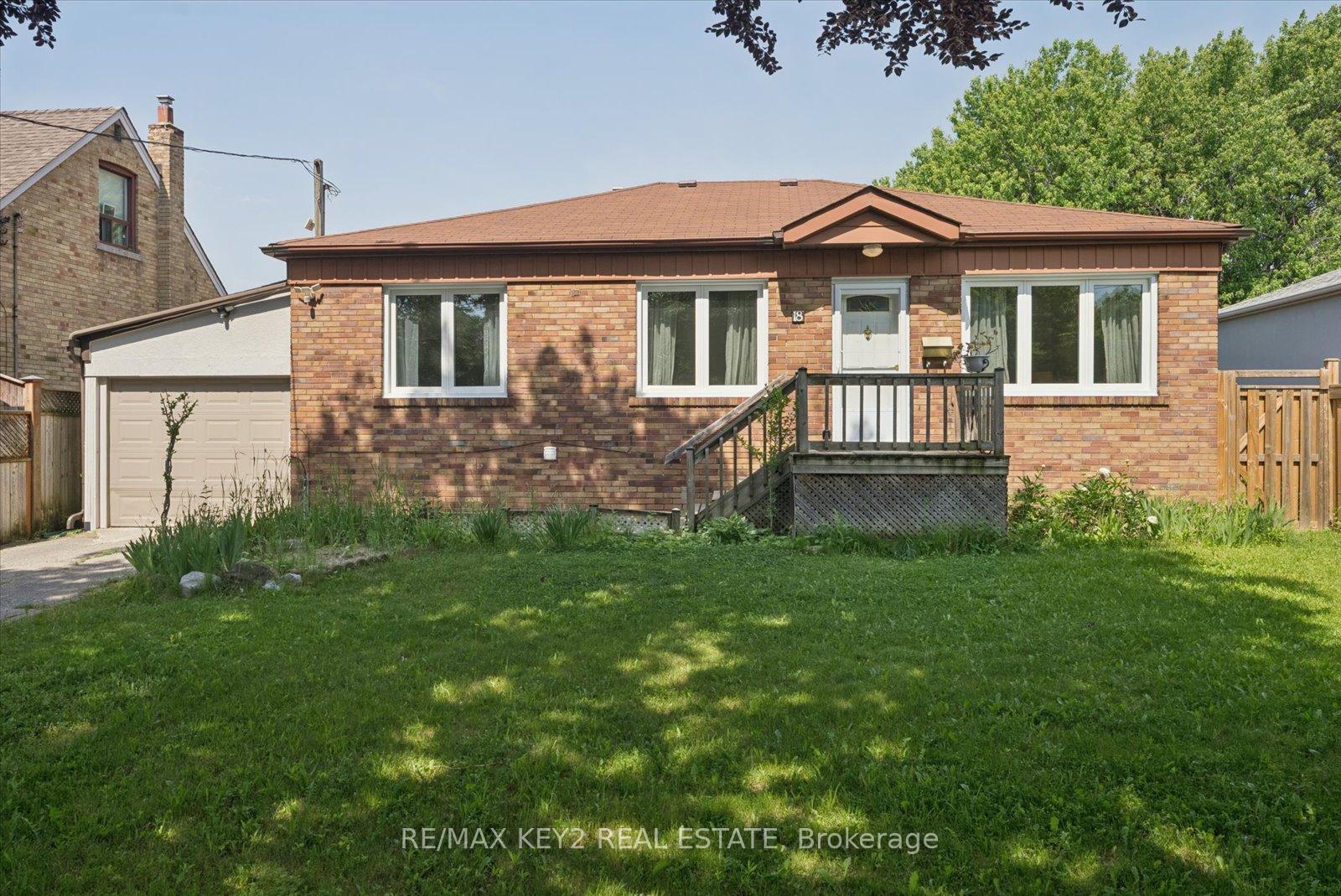 18 Jodphur Avenue, Toronto W05, ON M9M 2J4