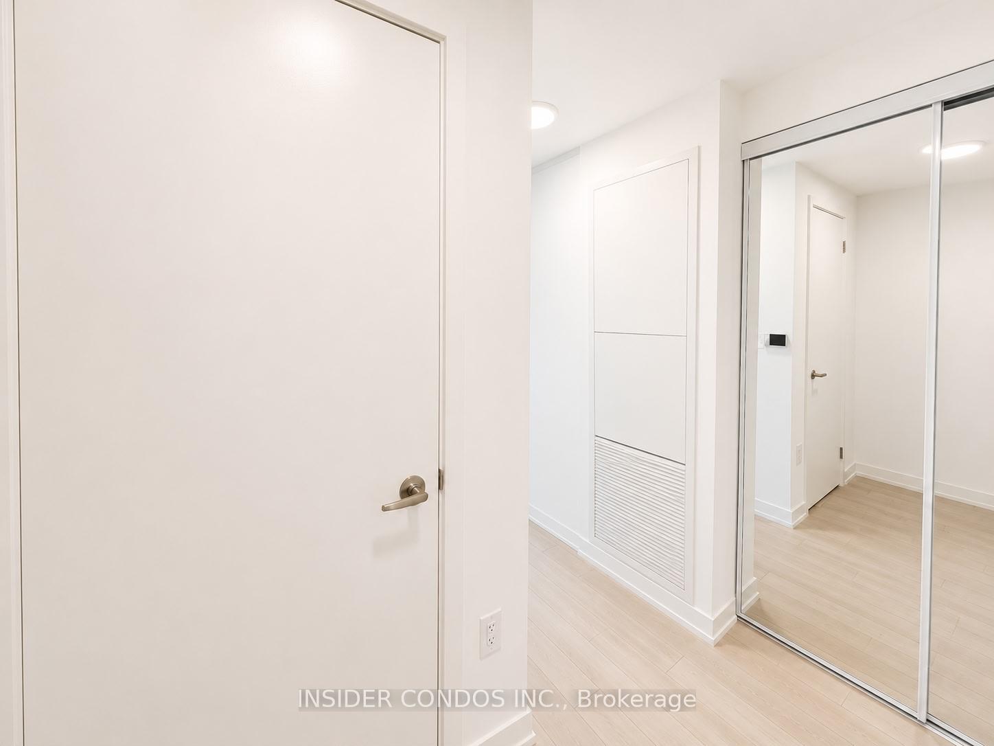4010 Eglinton Avenue W 504, Toronto W09 — photo 3 of 5