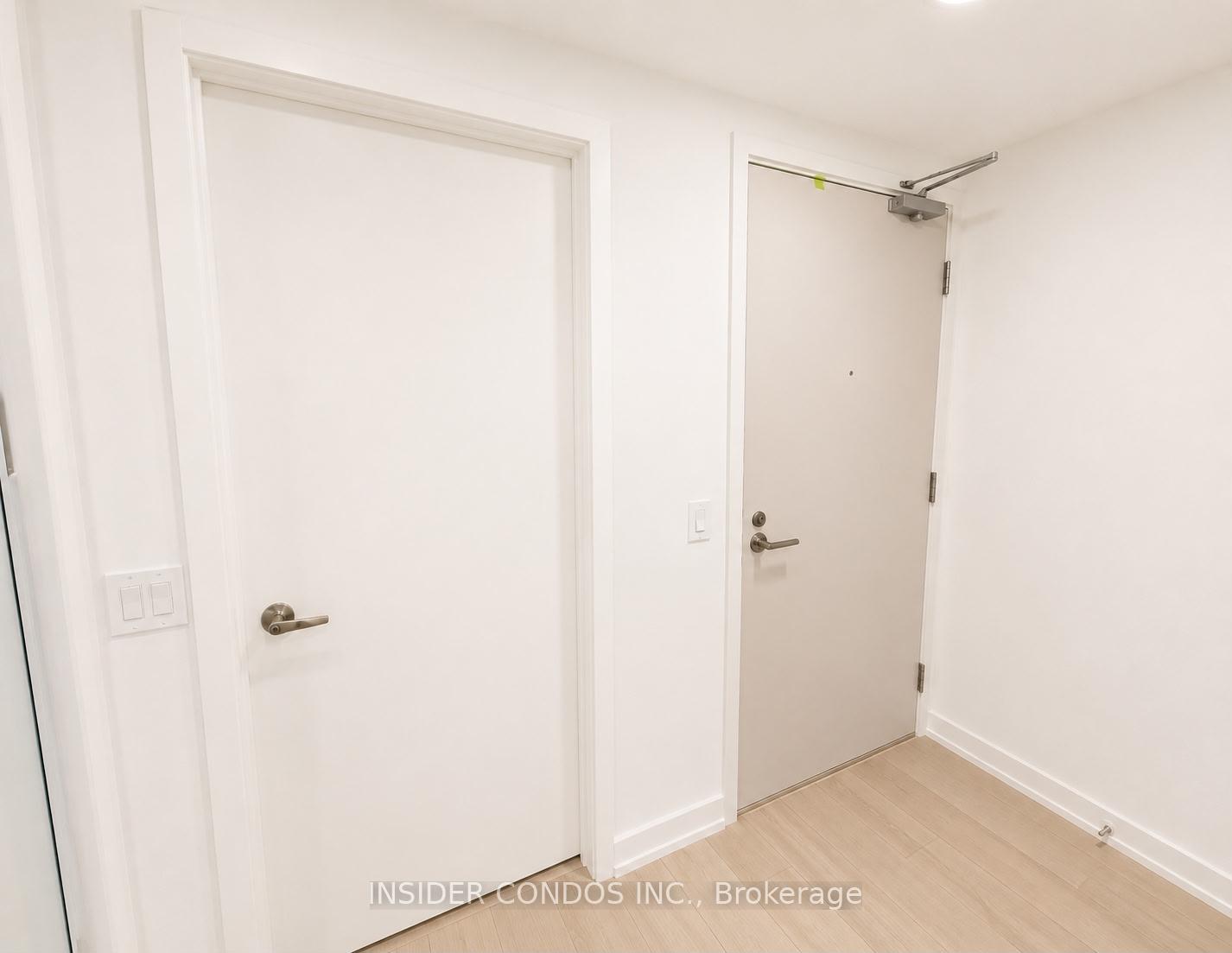 4010 Eglinton Avenue W 504, Toronto W09 — photo 4 of 5