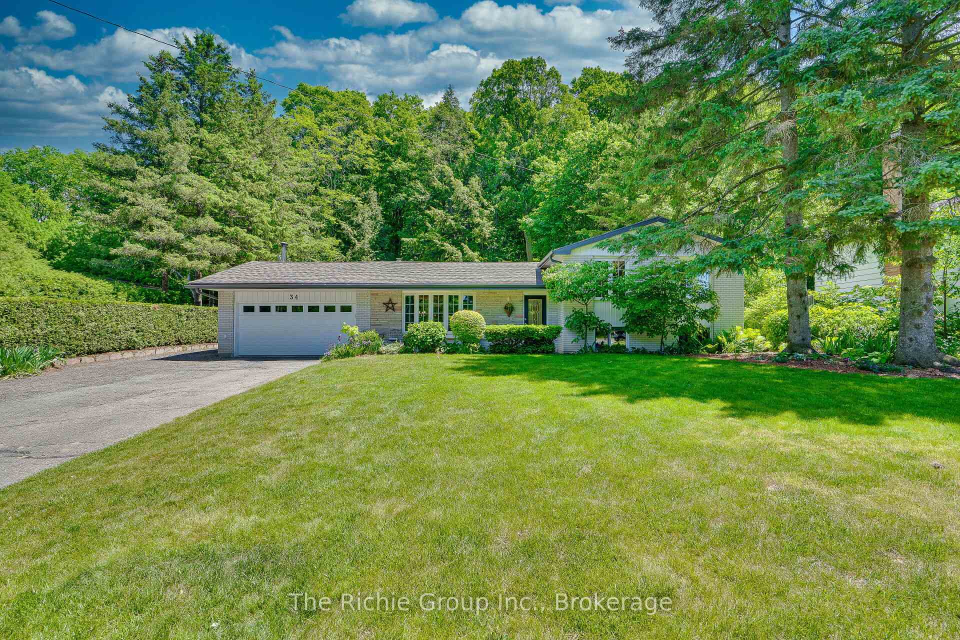 34 Hilltop Drive, Caledon, ON L7C 1H6