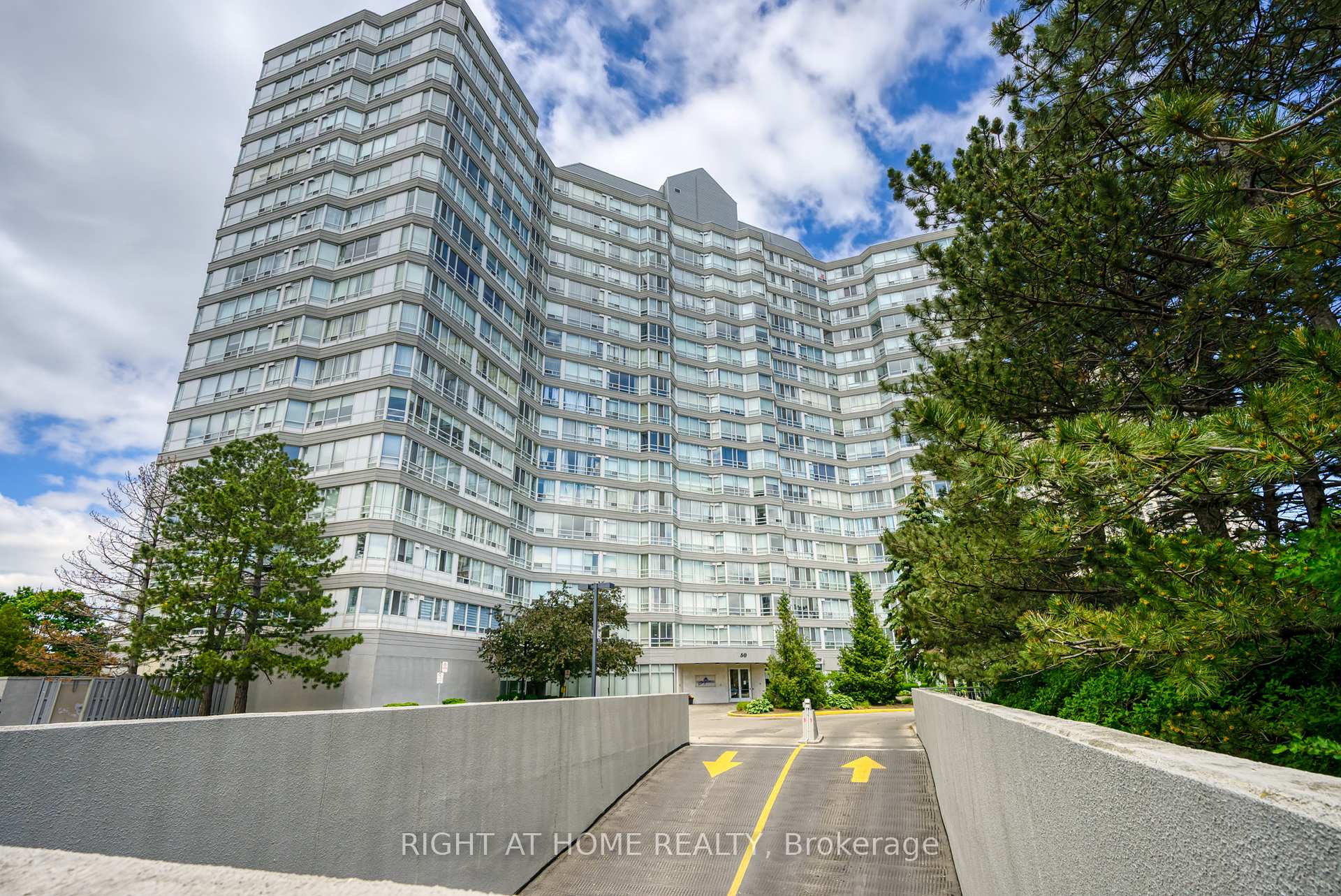 50 Kingsbridge Garden Circle 1408, Mississauga, ON L5R 1Y2