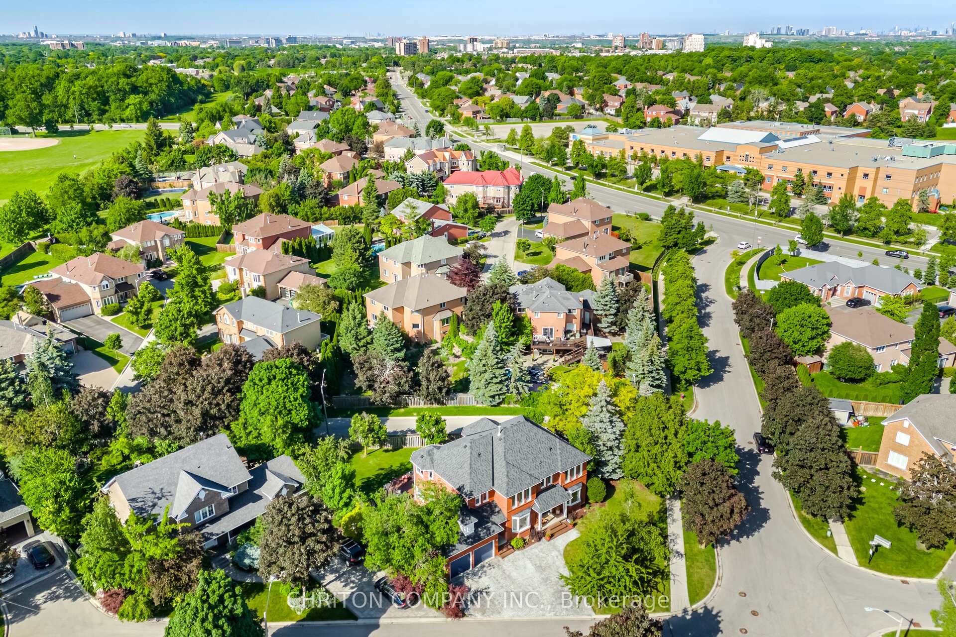 3720 Bishop Strachan Court W, Mississauga, ON L5N 6N9
