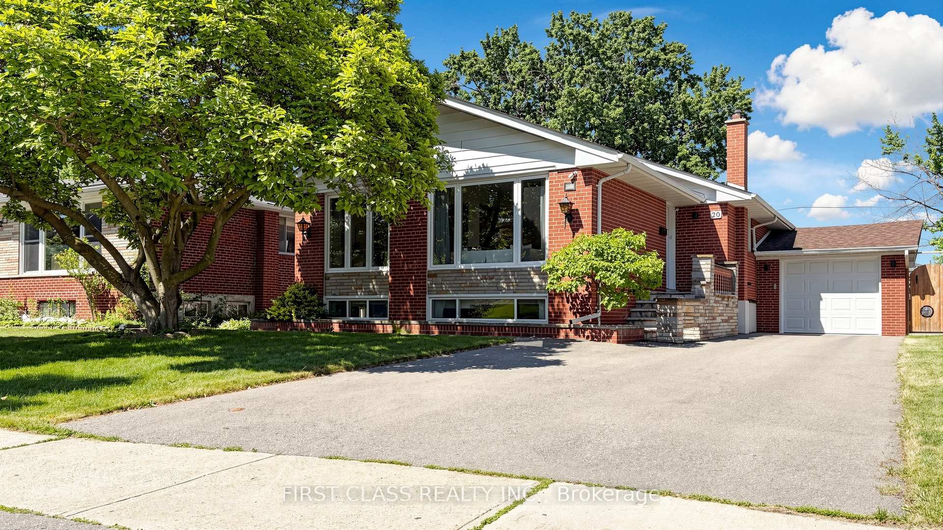 20 Brampton Road, Toronto W09, ON M9R 3J1 — Toronto W09, Ontario