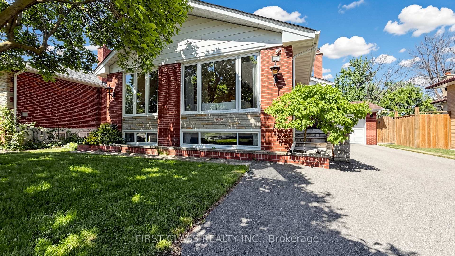 20 Brampton Road, Toronto W09 — photo 2 of 5