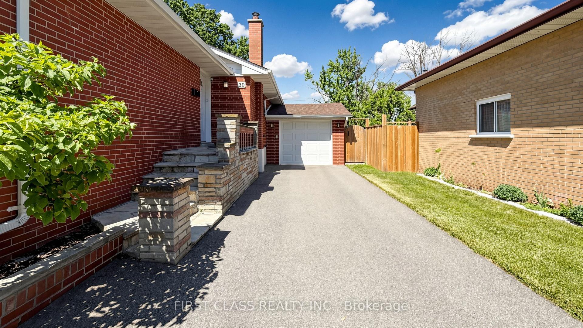 20 Brampton Road, Toronto W09 — photo 4 of 5