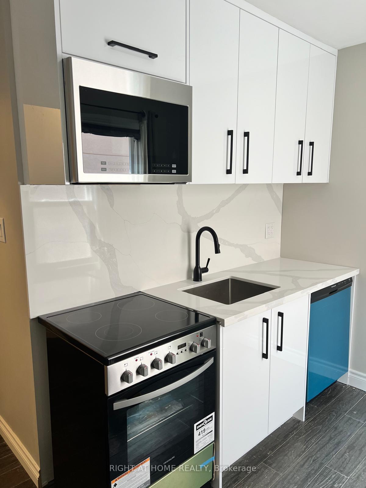 495 Salem Avenue N 101, Toronto W02, ON M6H 3C9