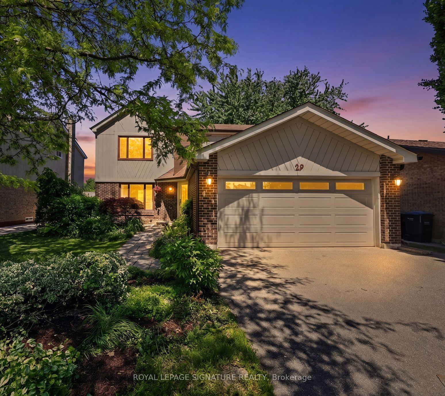 29 Mansfield Street, Brampton, ON L6S 2X8