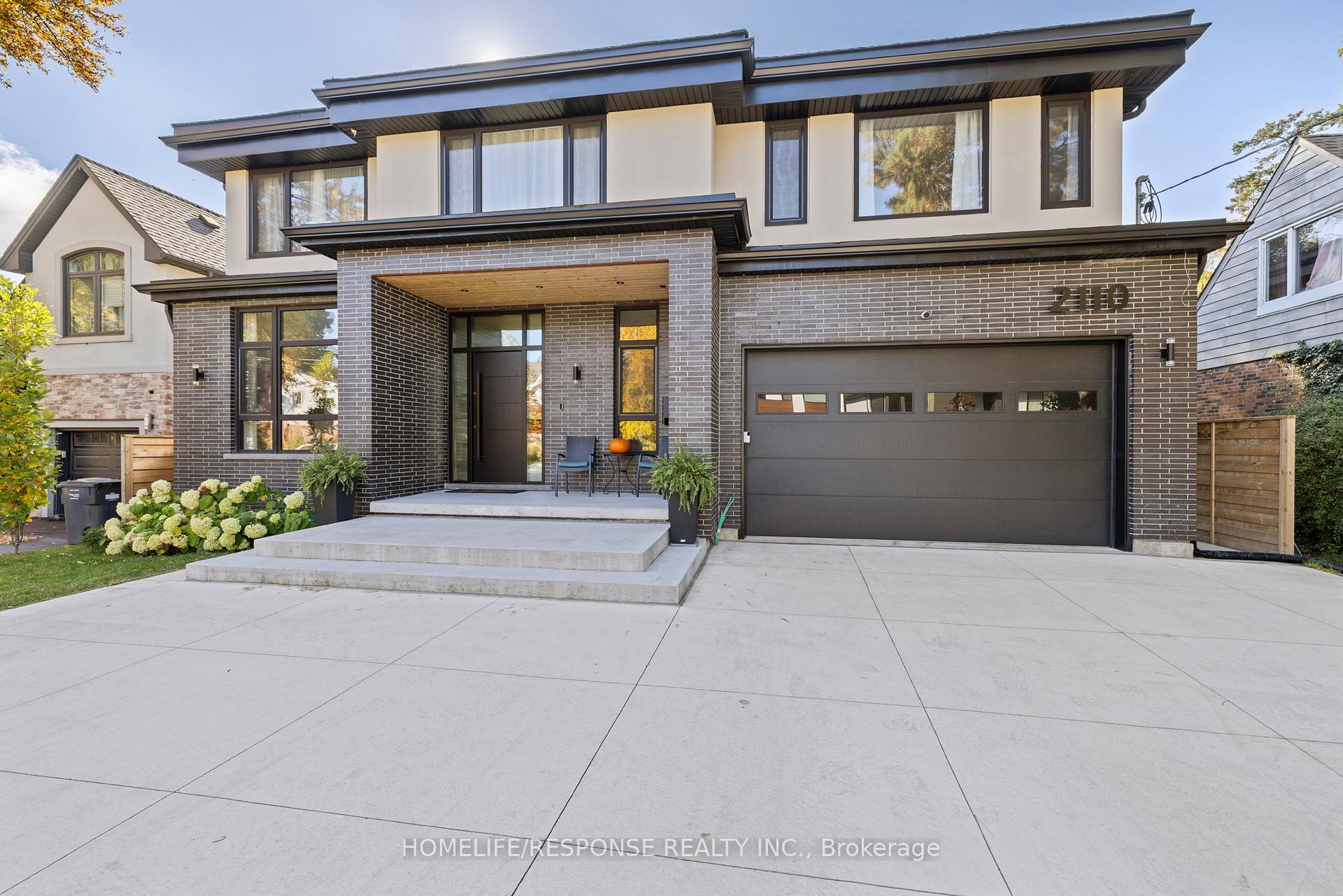 2110 Courtland Crescent, Mississauga, ON L4Y 1V2