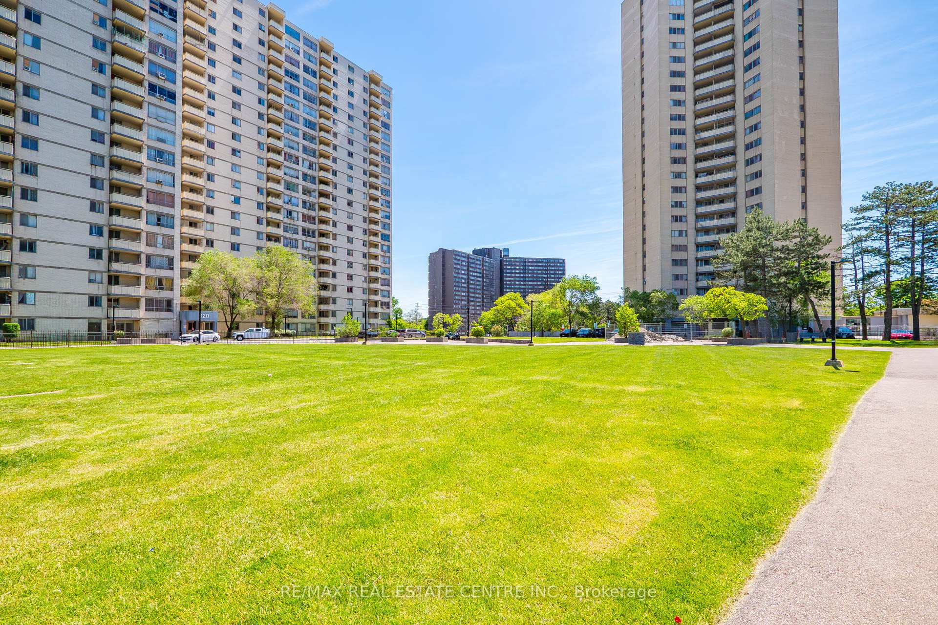 320 Dixon Road 1708, Toronto W09 — photo 2 of 5