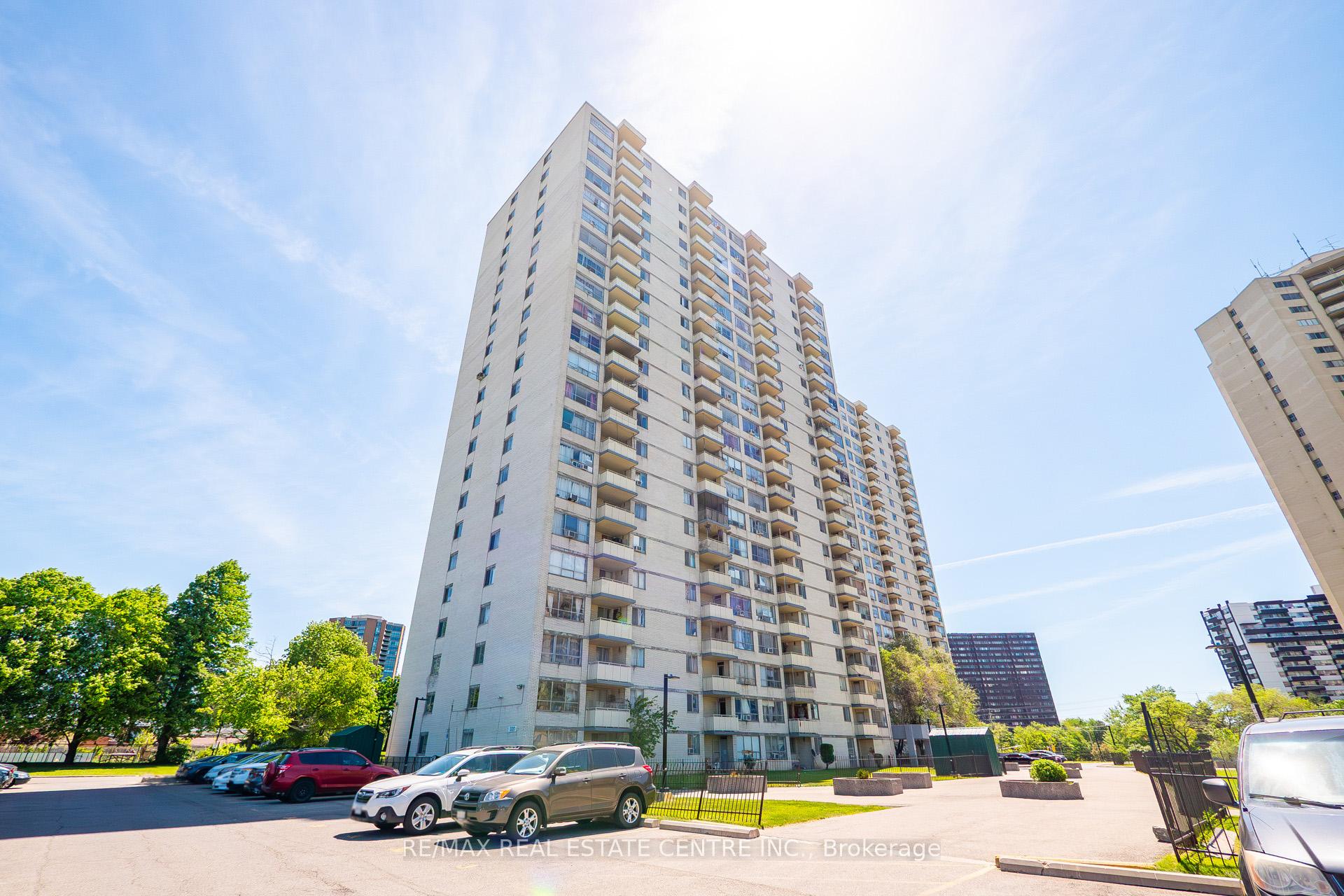 320 Dixon Road 1708, Toronto W09 — photo 3 of 5