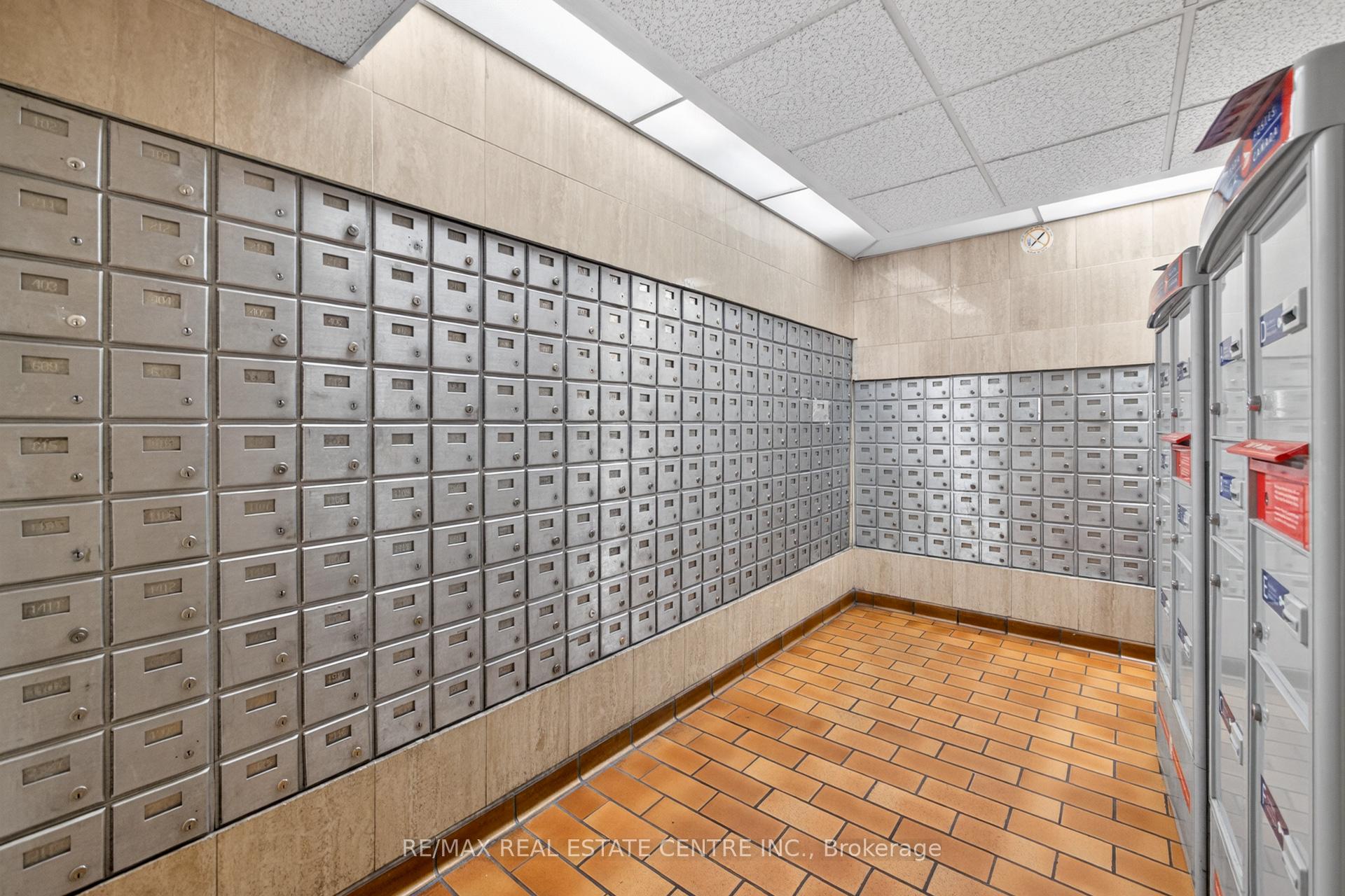 320 Dixon Road 1708, Toronto W09 — photo 4 of 5