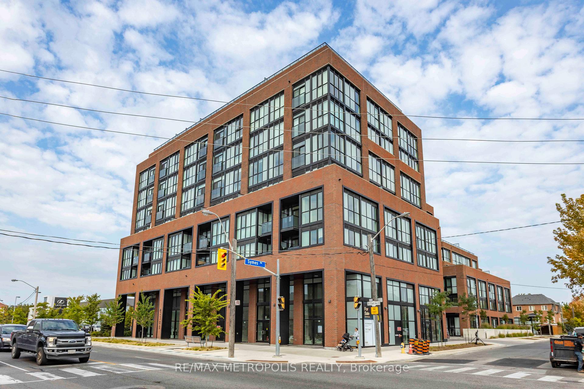 2300 St Clair Avenue W 407, Toronto W02, ON M6N 0B3