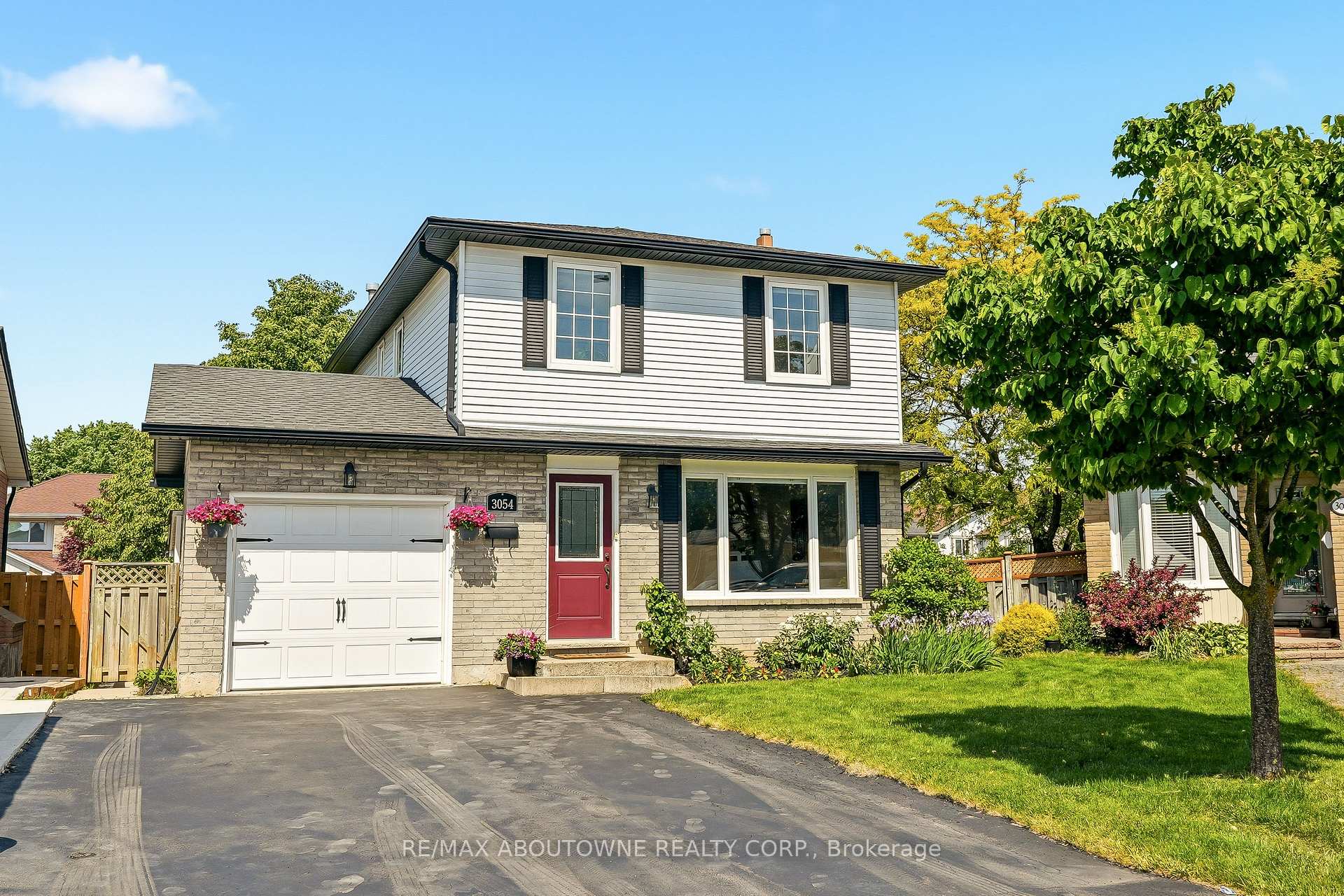 3054 Flanagan Court, Burlington, ON L7M 2L9