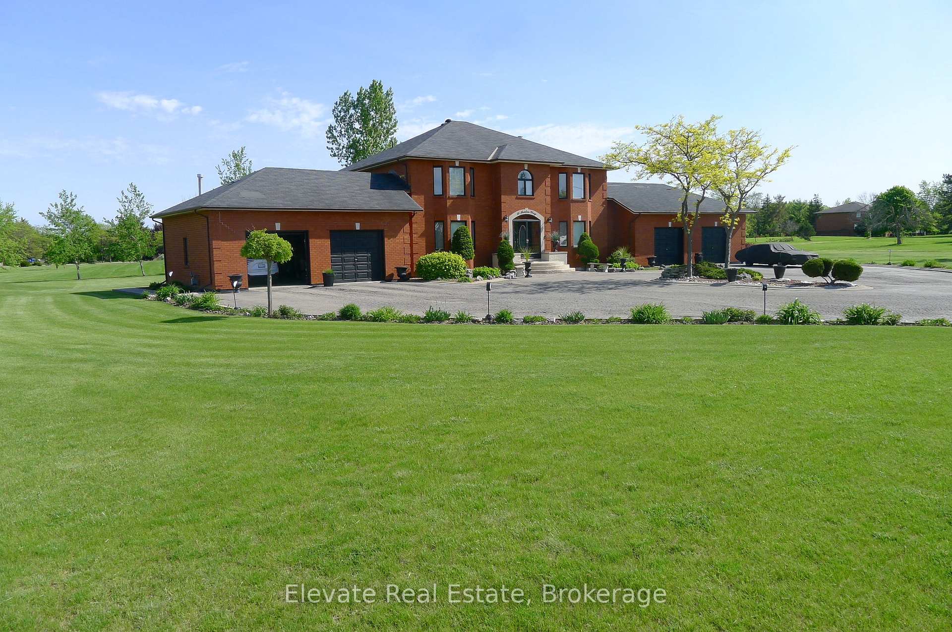 16 Fenton Way, Brampton, ON L6P 0P5