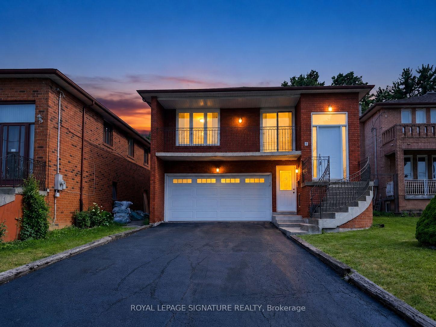 5 Acacia Avenue, Toronto W05, ON M9M 1H6