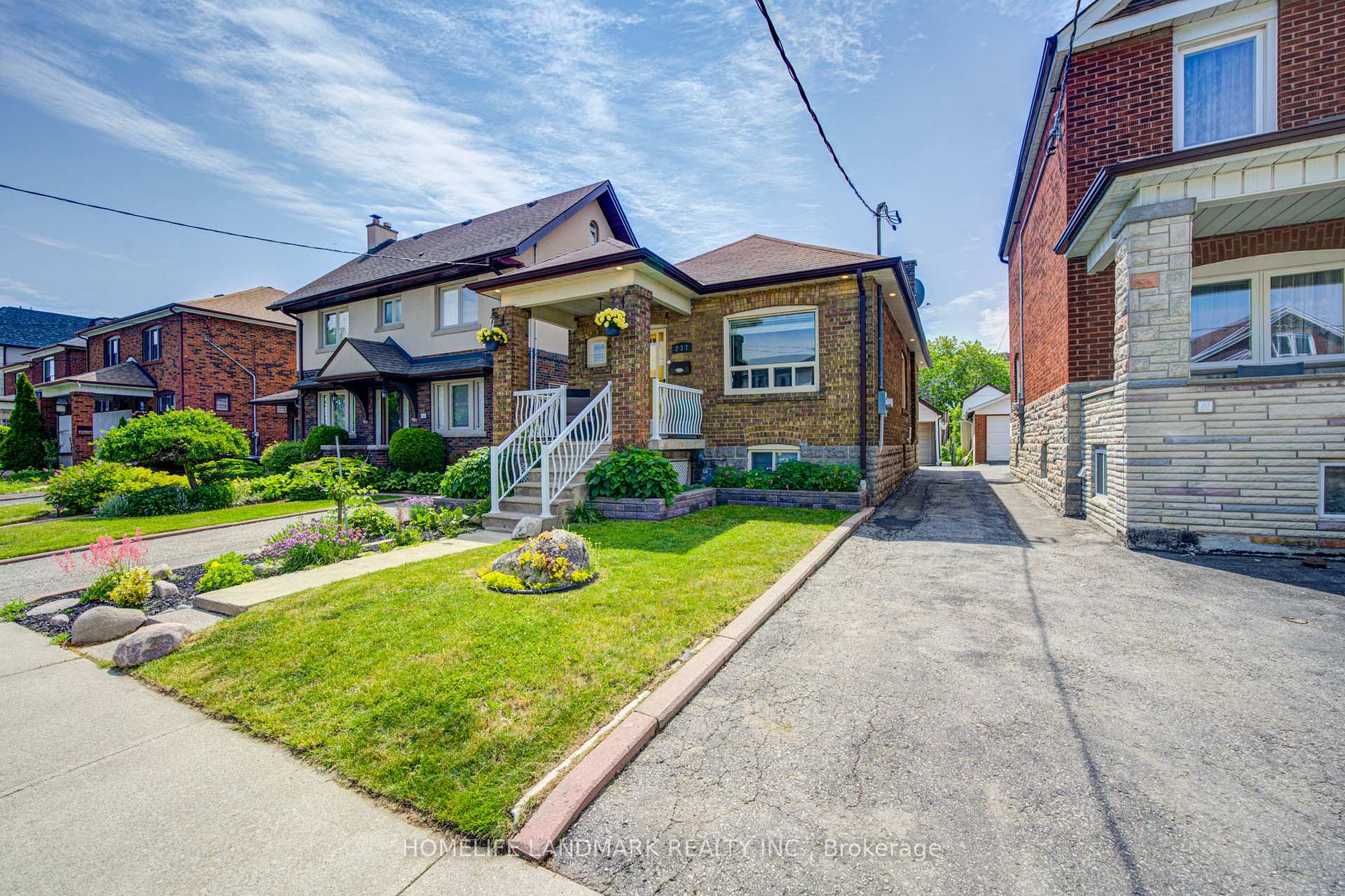 237 Belgravia Avenue, Toronto W04, ON M6E 2M9