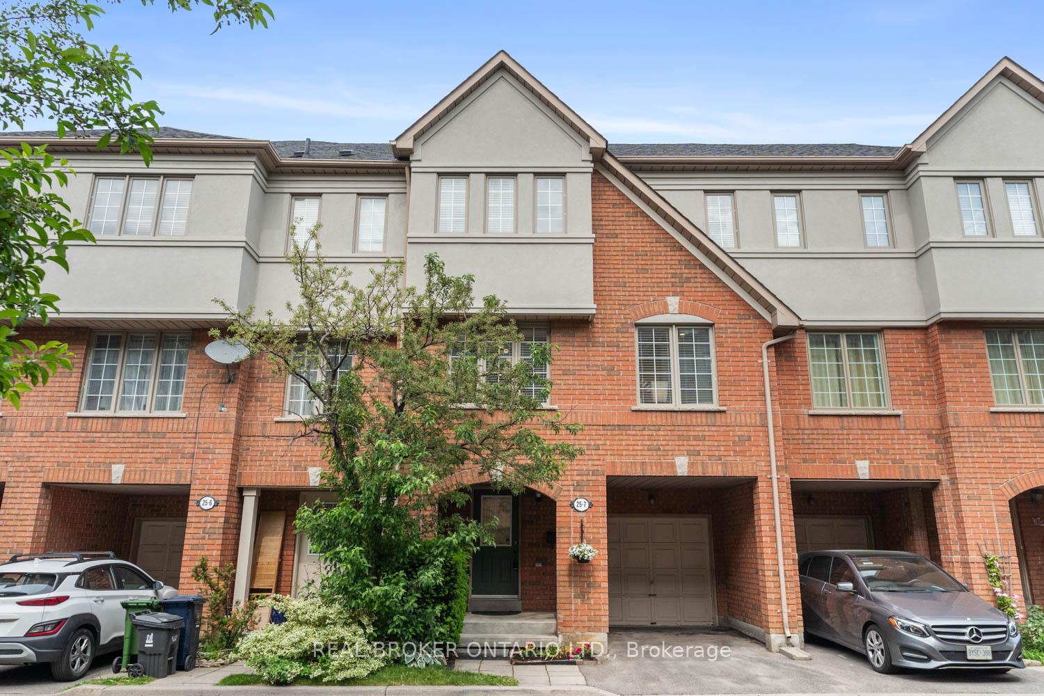 25 West Deane Park Drive 7, Toronto W08, ON M9B 2R5
