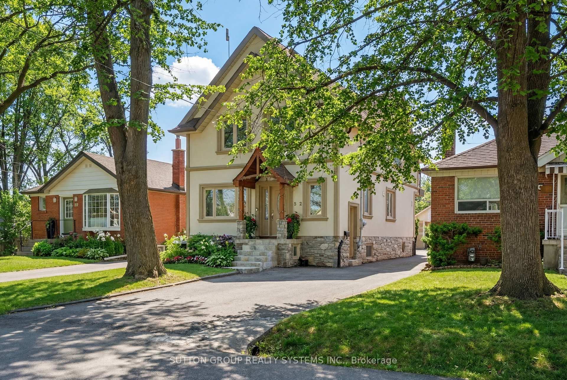 32 Green Lanes N/A, Toronto W08, ON M8Z 4V6