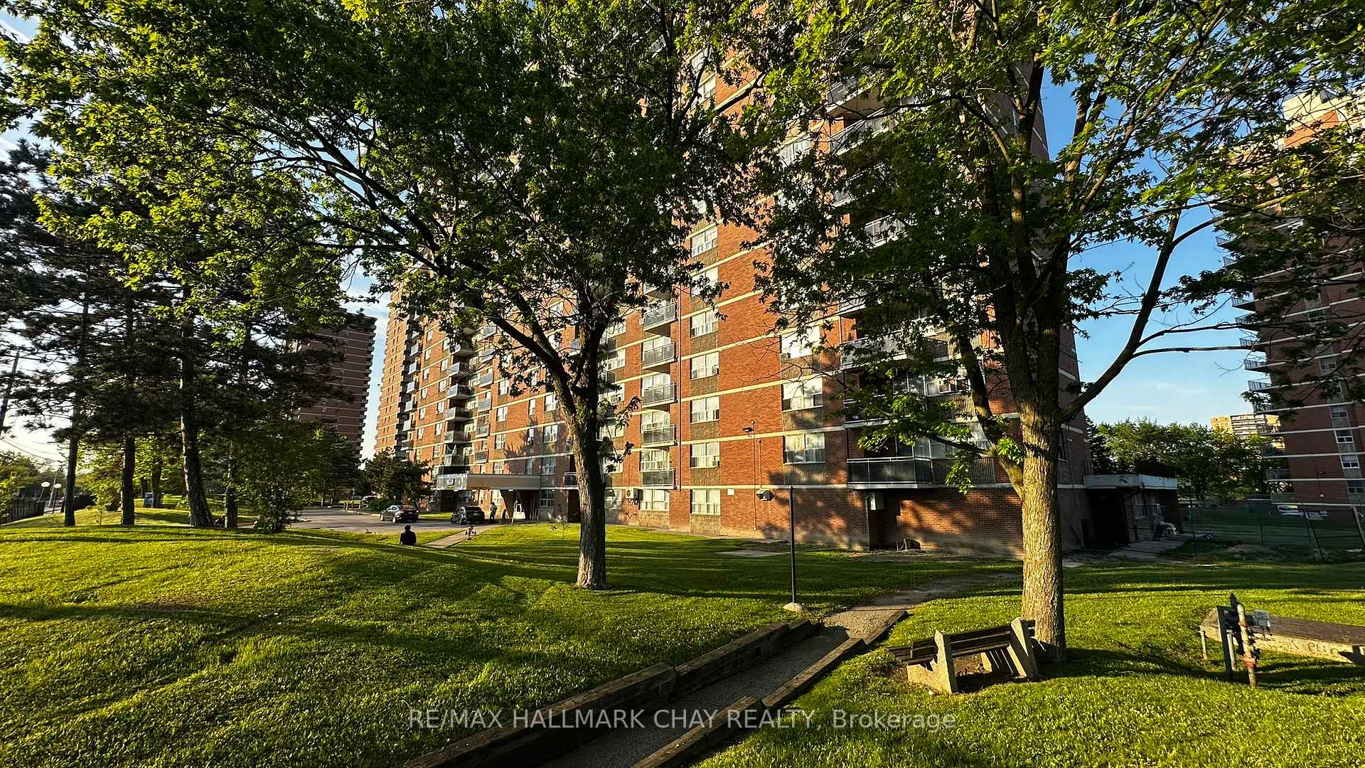 2645 Kipling Avenue 905, Toronto W10 — photo 2 of 5