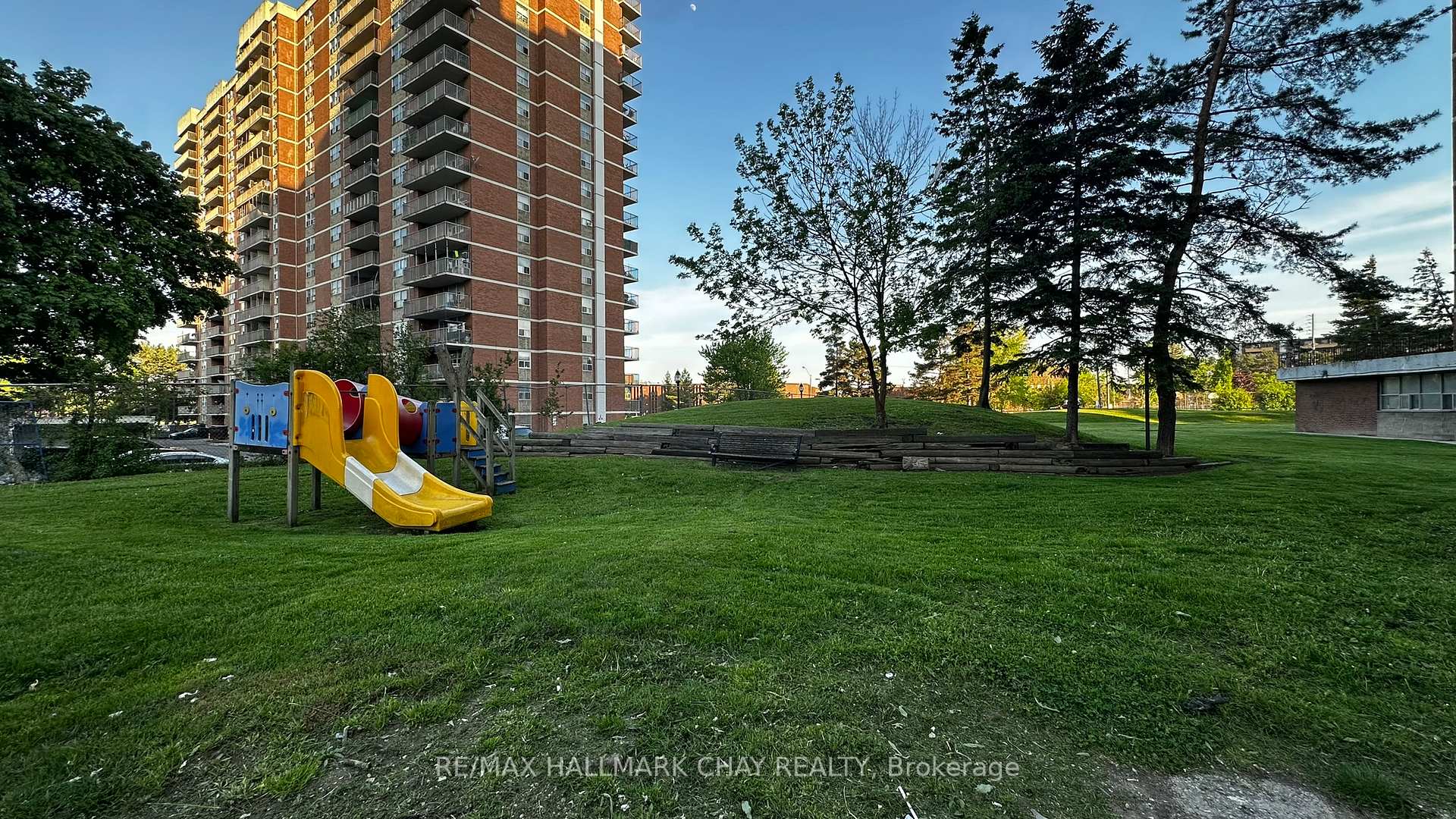2645 Kipling Avenue 905, Toronto W10 — photo 3 of 5